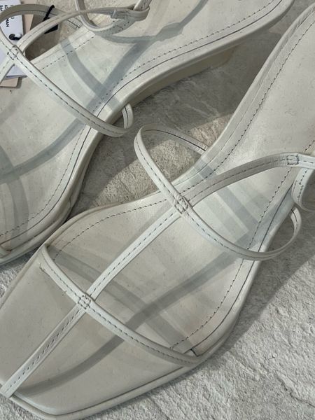 Summer sandal
Summer style
designer dupe

#LTKSeasonal #LTKfindsunder50 #LTKstyletip