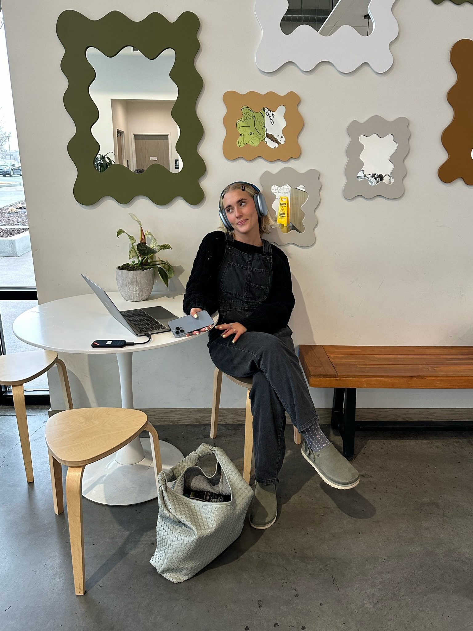 my favorite coffee shop outfits to look cute and feel comfy 