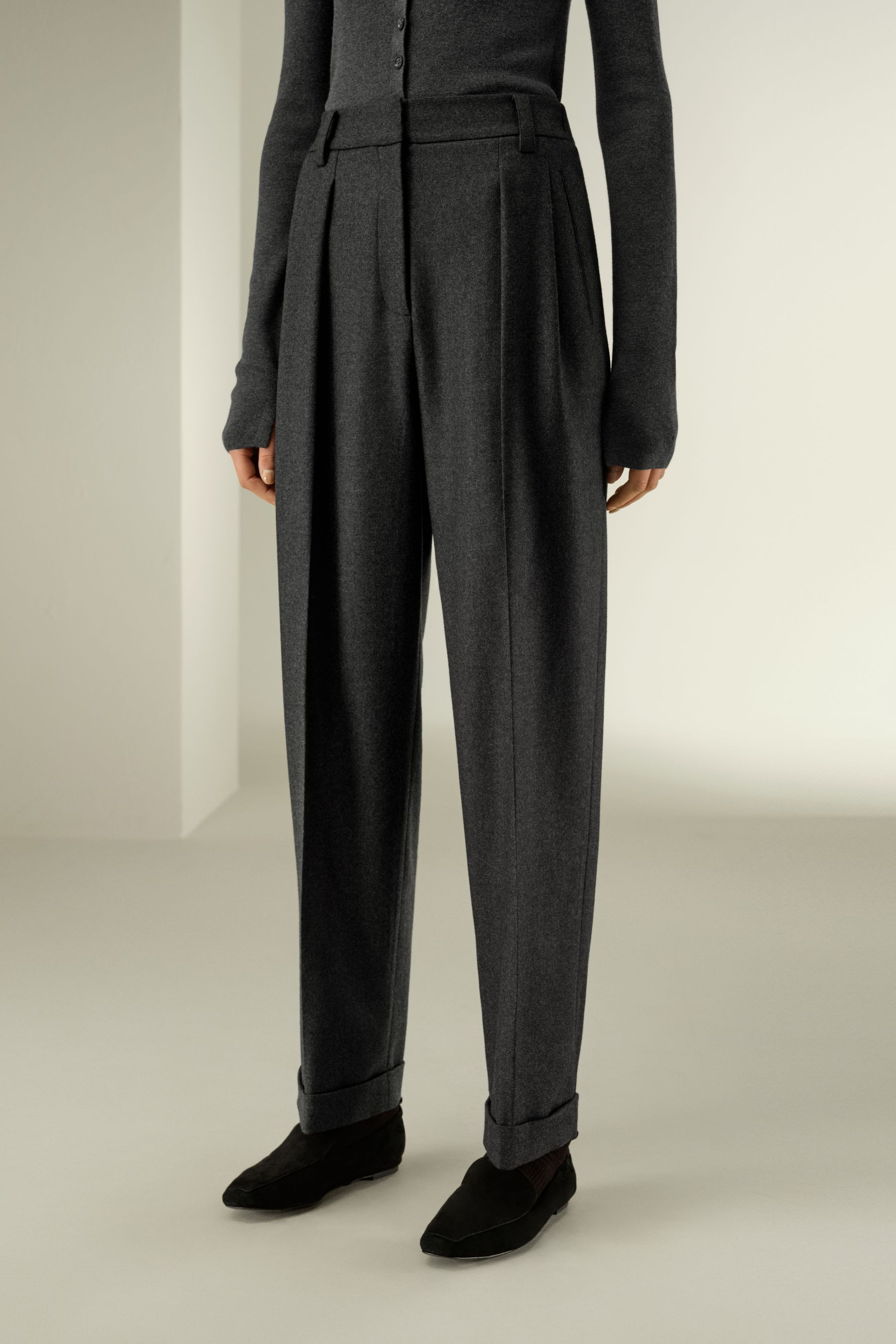 Front-Pleated Silk-Wool Barrel Pants | LILYSILK