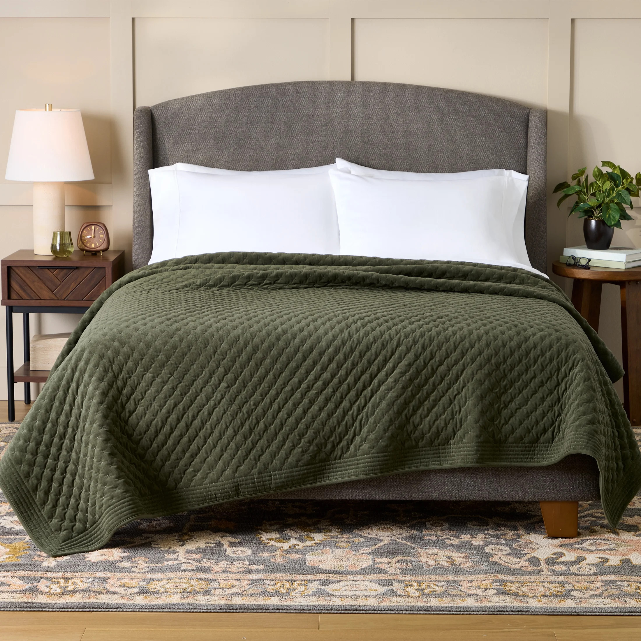 Better Homes & Gardens Tufted Matte Velvet Quilt, Full/Queen, Emerald Green Bedding | Walmart (US)