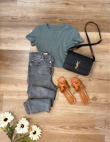 Casual comfy outfit 

#LTKfindsunder100 #LTKshoecrush