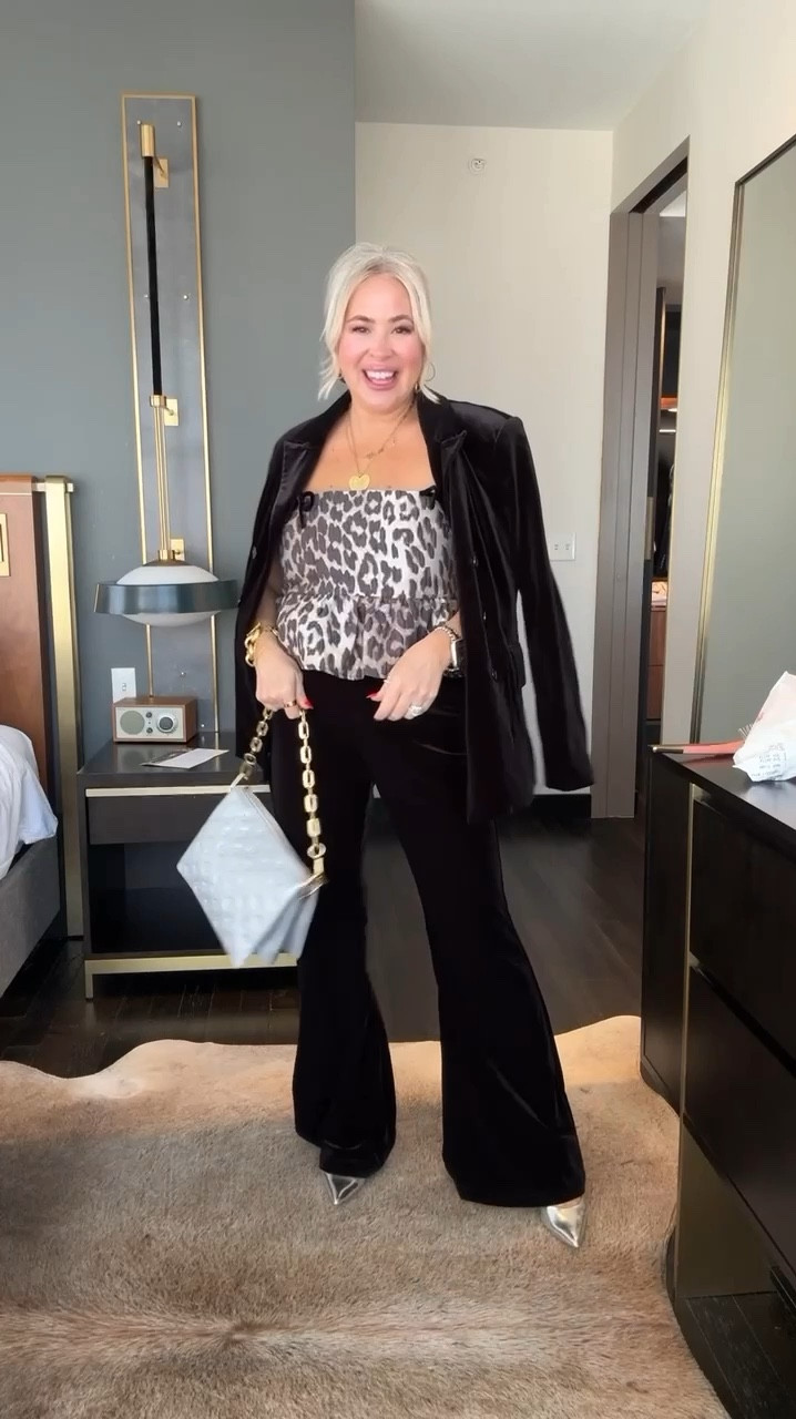 Leopard and velvet…absolutely! This was my look for night 2 of LTK Con. Also, can we talk about this lighting?! Need at home! 

#LTKSeasonal #LTKCon #LTKOver40