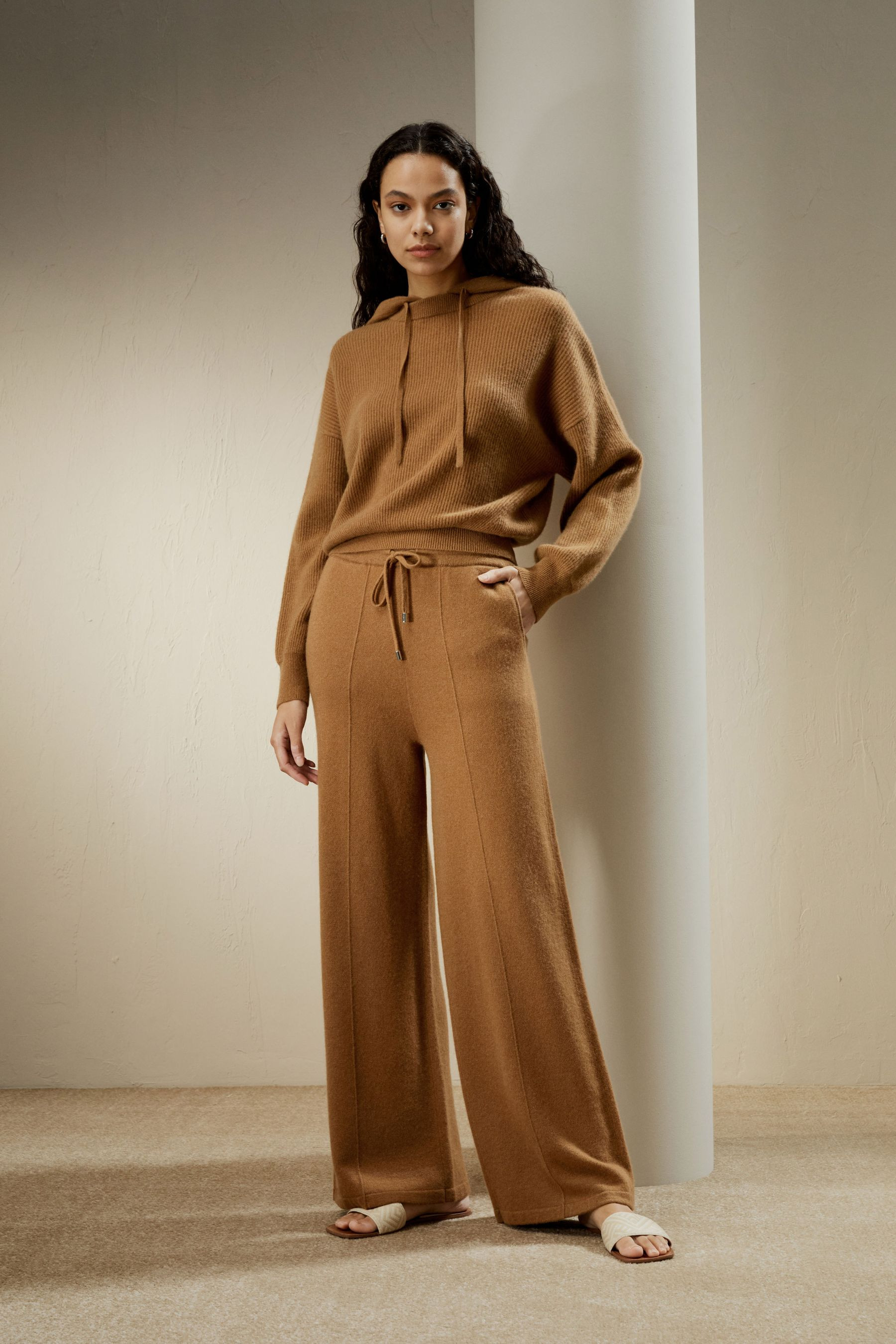 Fluid Cashmere Sweatpants | LilySilk