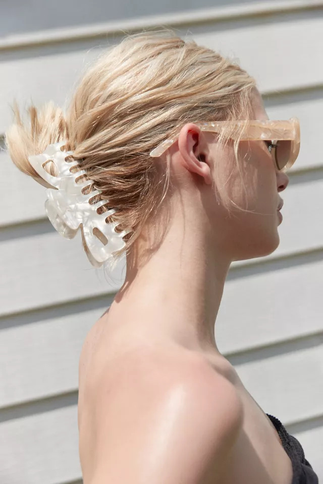Mable Jumbo Claw Clip | Urban Outfitters (US and RoW)