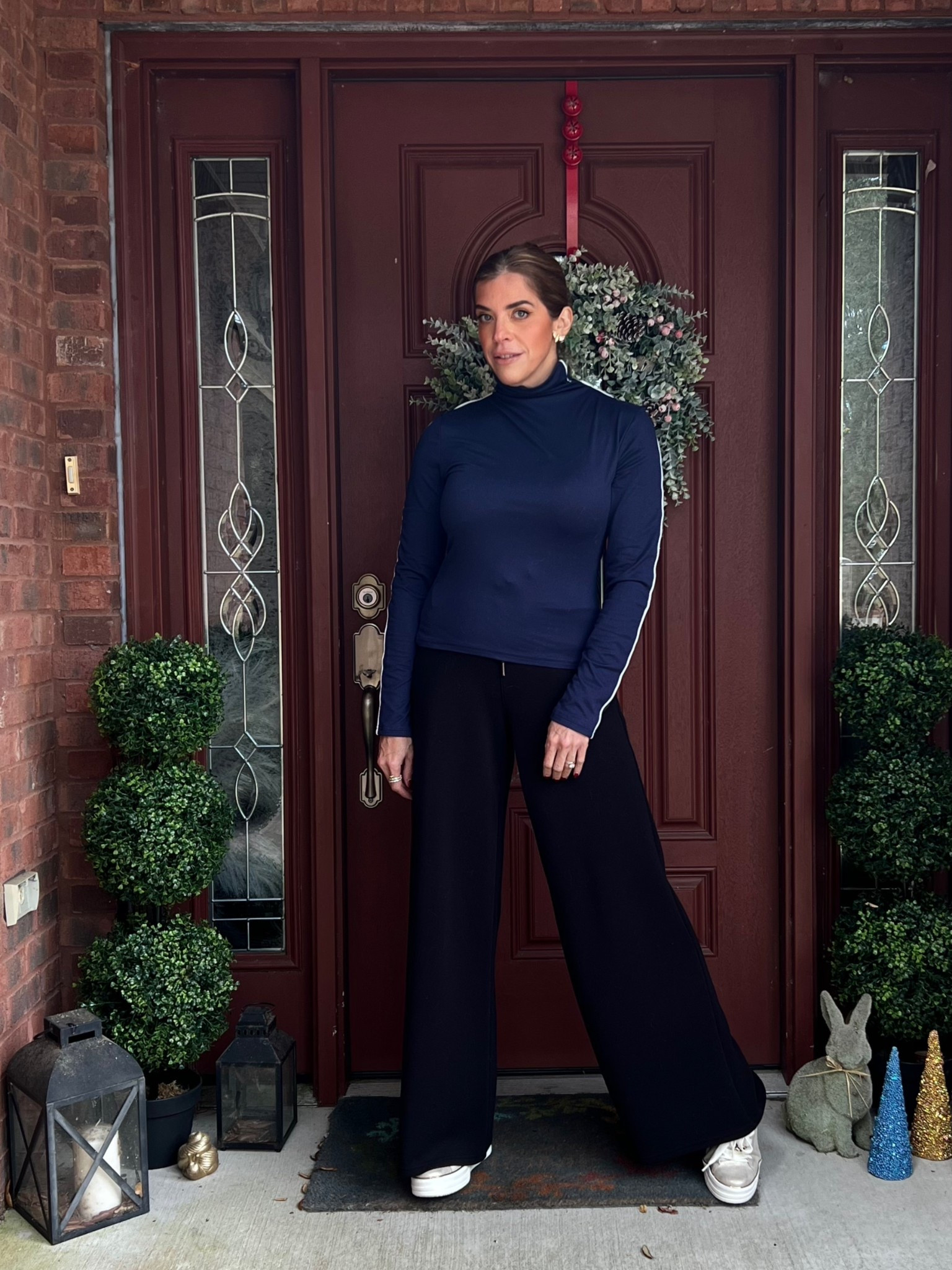 Who says errand outfits can’t be chic? ✨ This is my secret formula: sleek turtleneck, wide leg pants, clean sneakers — effortless, elegant, and *quiet luxury* vibes even when I’m just picking up packages and grabbing a tea. Comfort and class can totally coexist 😌💙


#ErrandOutfit #CasualChic #OffDutyStyle #QuietLuxury #WideLegPants #StreetStyleInspo #ClassyComfort #OOTDStyle #ElegantEveryday #MinimalFashion #WeekendStyle #AthleisureChic #RealLifeStyle


#LTKdayinmylife #LTKootd #LTKmomlife
