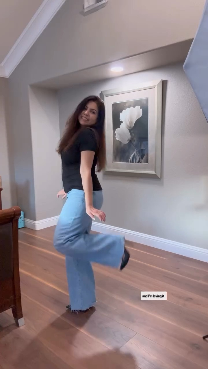 Jeans: High Waisted Light Wash Raw Hem 50/50 Rigid Stretch Wide Leg Jeans

Top: Supersoft Fitted V-neck Double Layer Tee

I love the jeans, it is versatile and comfortable.
The tee is super soft and the v neck is perfect !!

#dresstoexpress #gifted #widelegjeans #newjeans #summeroutfitinspo #expressclothing #express #expressjeans #expresstop #summeroutfitideas #summeroutfitssorted #newtop #jeansandtee #blackandblueoutfit

#LTKFindsUnder100 #LTKootd #LTKSaleAlert