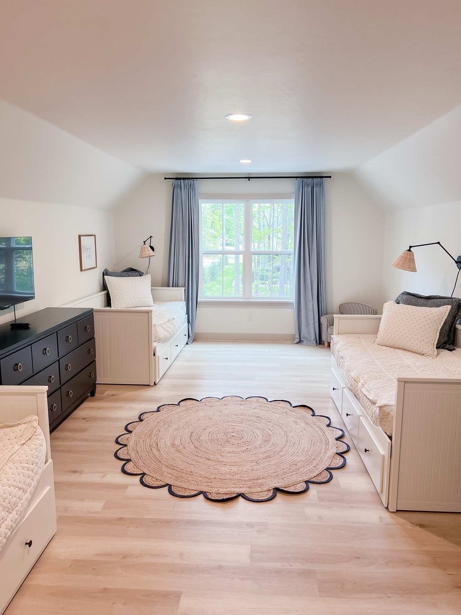 Loving this scalloped rug from Amazon! 

#LTKFindsUnder100 #LTKHome #LTKKids