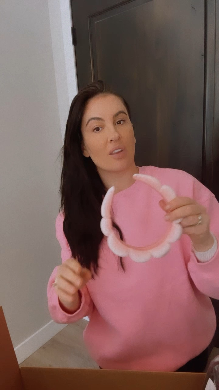 love these headbands for washing my face and applying my makeup 

#LTKstyletip #LTKunder50 #LTKbeauty