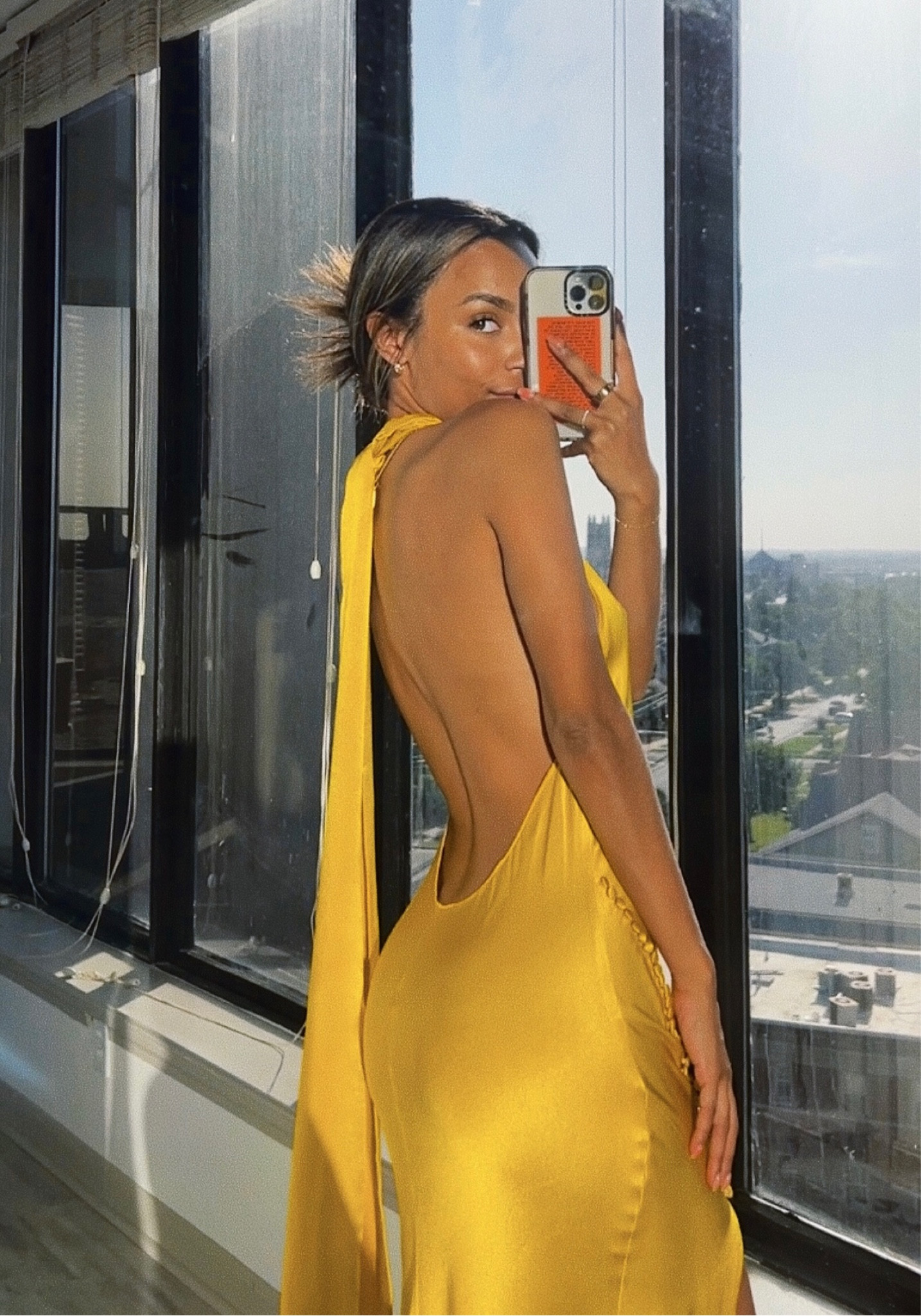 puts the andi anderson dress to shame💛  