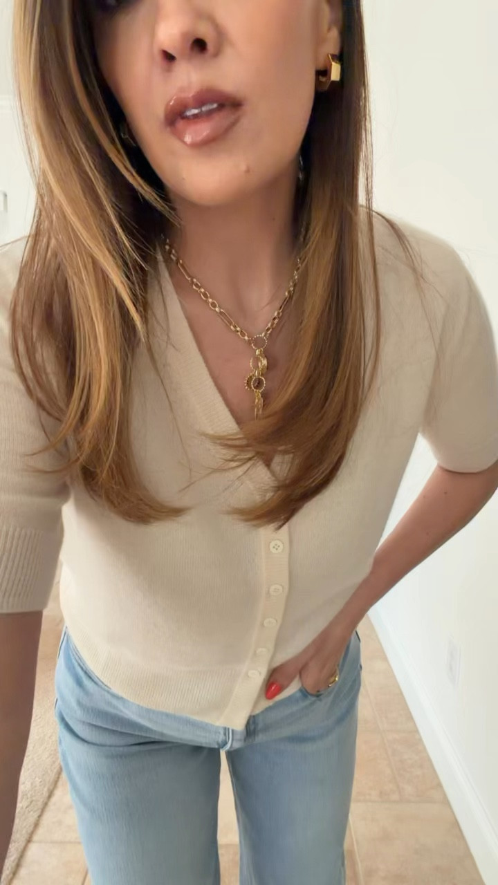 Denim from Quince is always a win. Their jeans are so flattering and comfortable, and I love how easy they are to style! @Quince   #quincepartner
