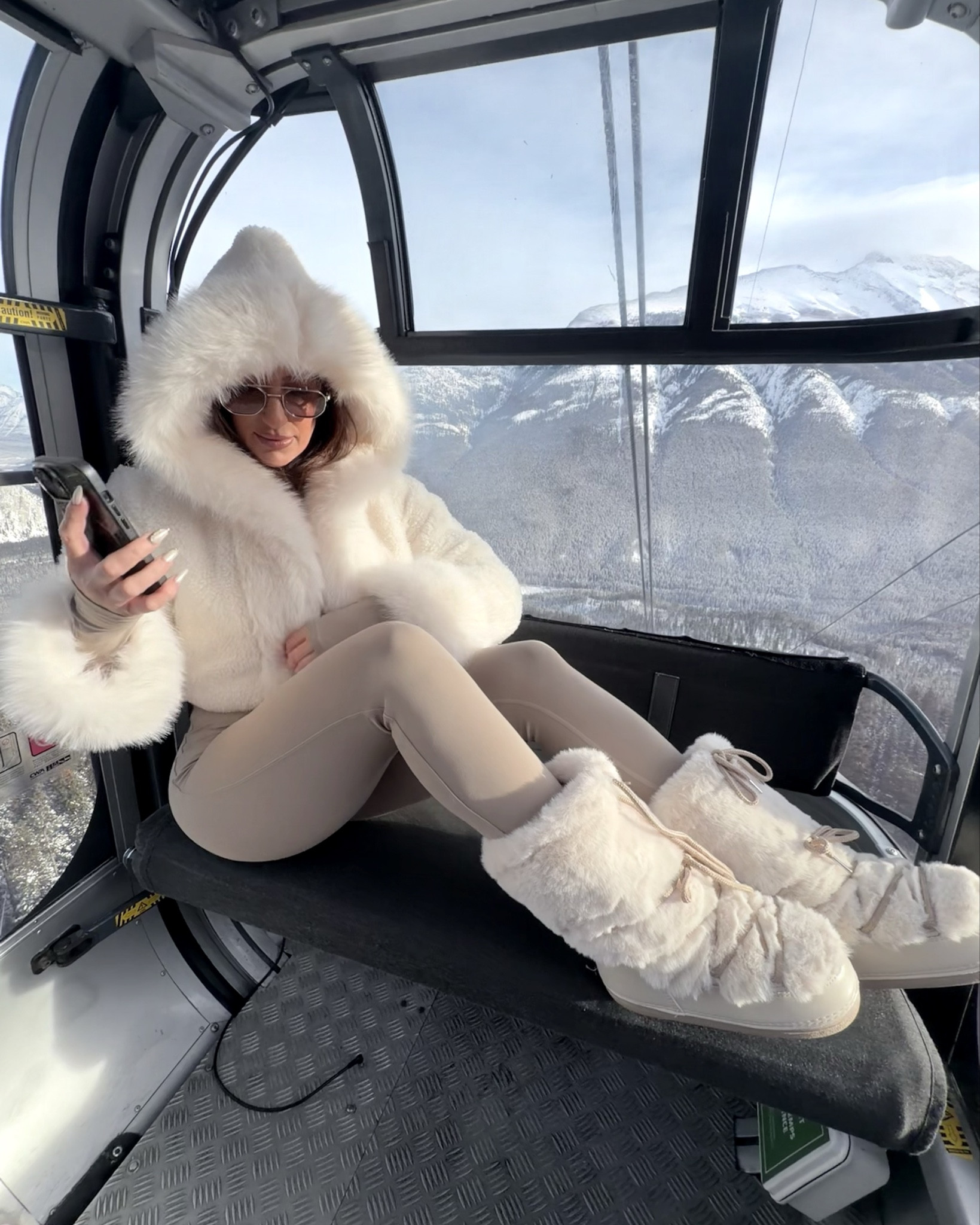 Snow bunny vibes in the easiest essentials from Amazon and affordable links for our Floridian friends #ltksnowbunny #banff #snowbunnyseason #apresski 