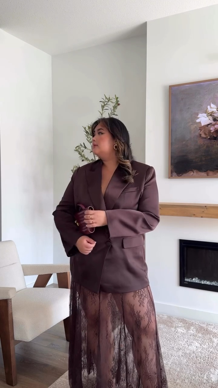 Apparently lace is a thing for fall 2025 👀 not mad about it.

Mua: @inna_rakus 
Hair: @hair_dashuly