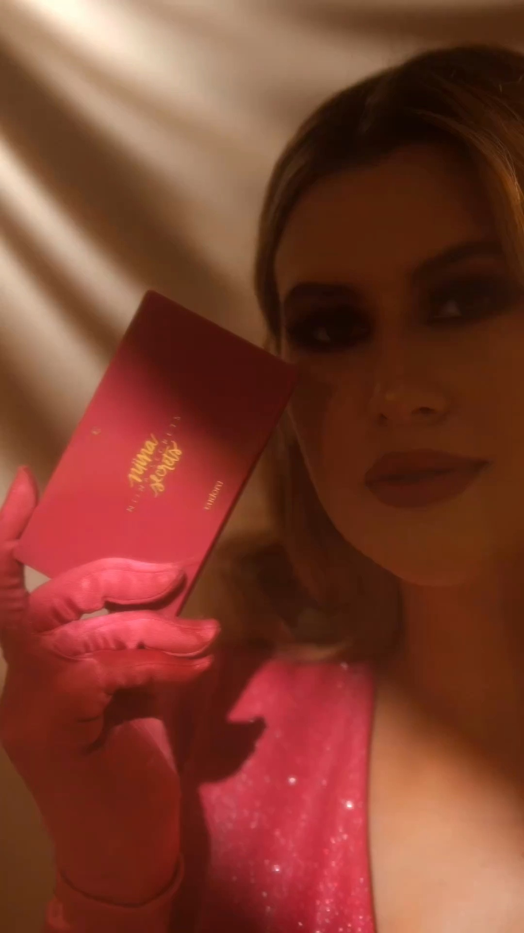 Vocês pediram e nós ouvimos: a queridinha voltou! Cores versáteis com muito brilho são indispensáveis nas minhas makes, por isso a Top Secrets foi pensada com muito carinho para que você criasse looks de acordo com o seu mood, do básico ao colorido, do cintilante ao holográfico. ARRASE!

#LTKbrasil #LTKbeauty