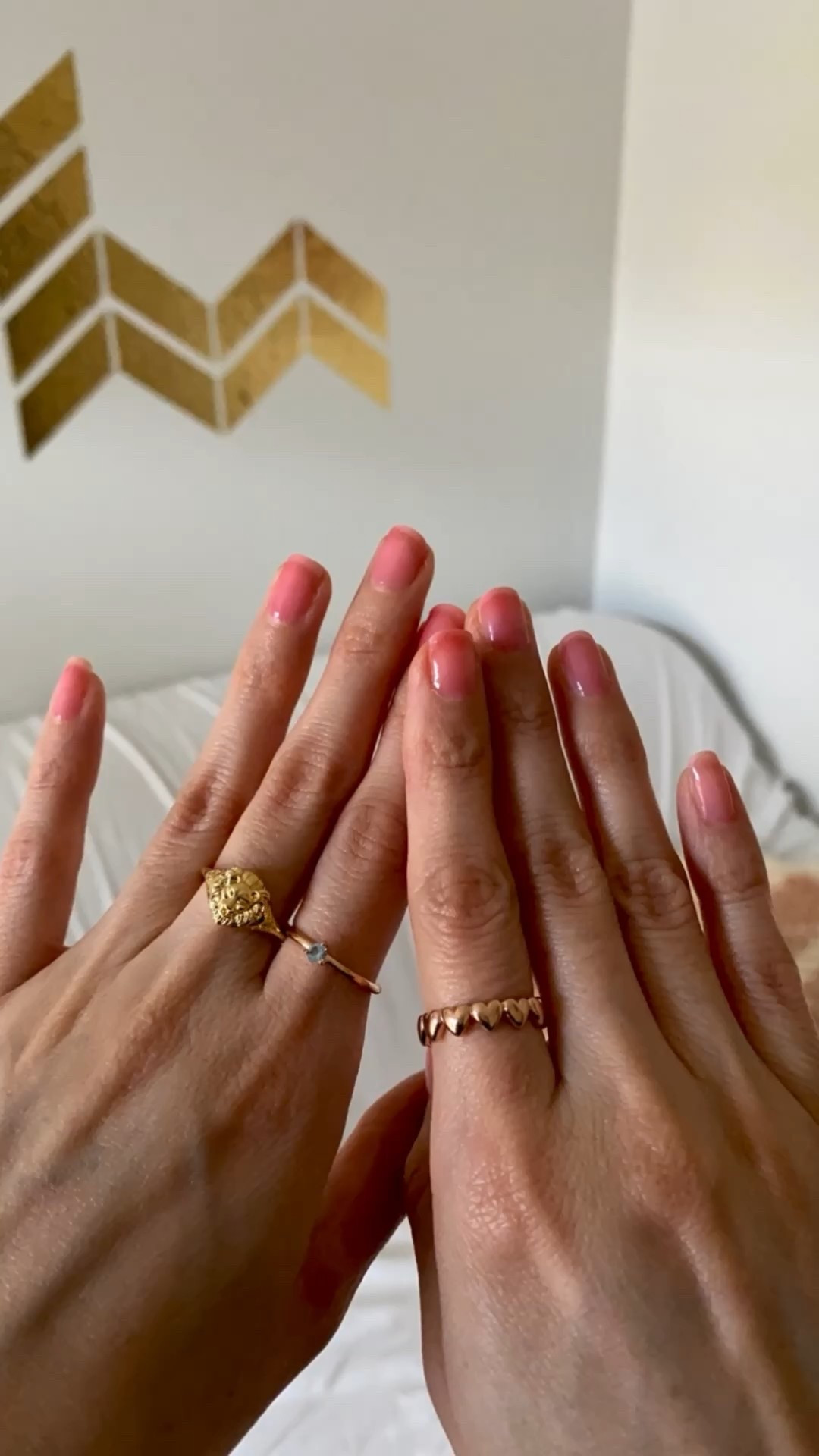 Pandora haul #2 💍 gold & rose gold obsession ✨ 

Loving the Lannister Lion Ring + cute hearts & light blue solitaire rings.
#JewelryLove #unboxing 