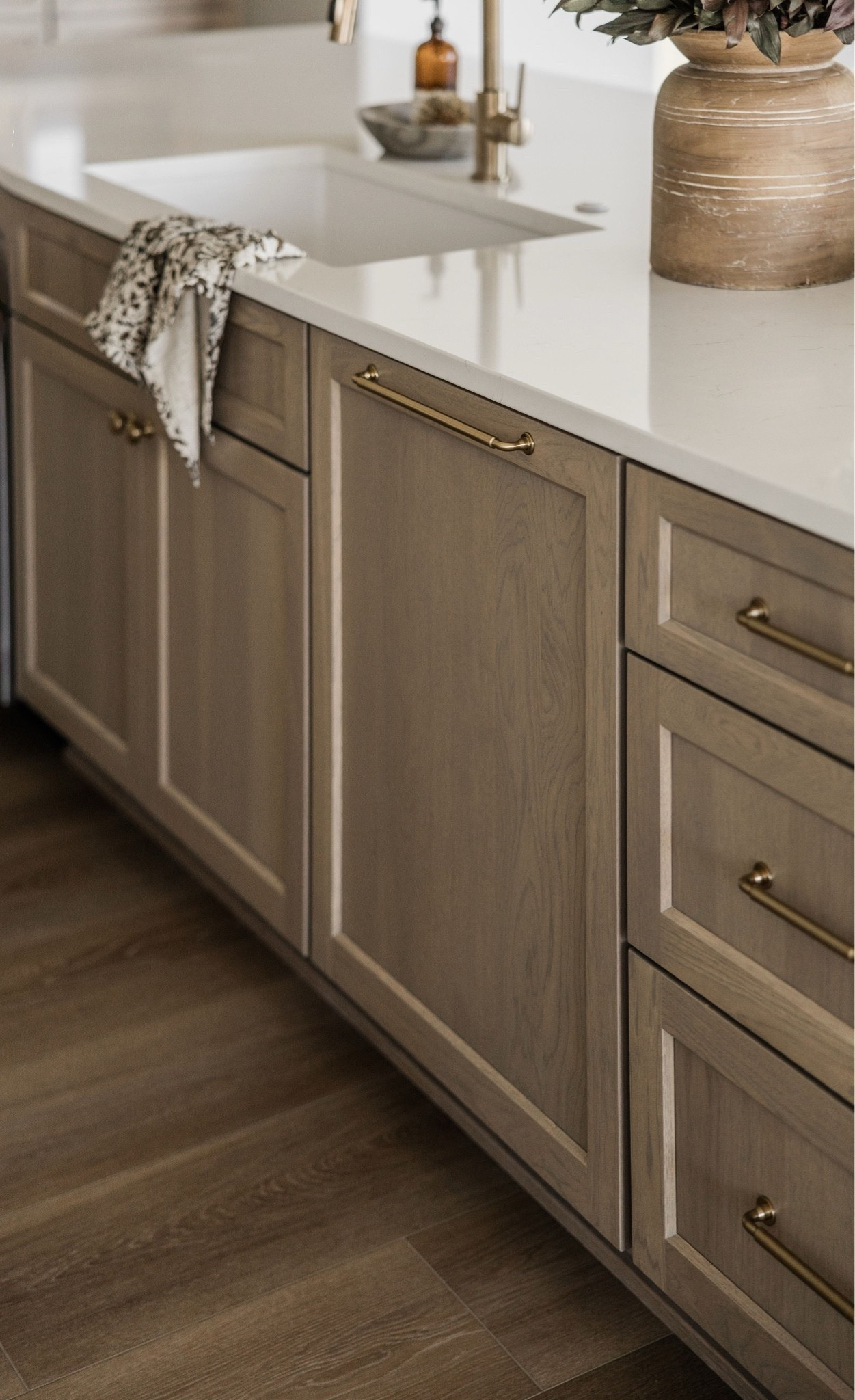 Top Knobs honey bronze and Delta Champagne Bronze is our go-to plumbing and hardware combo @Wayfair #wayfair #wayfairpartner #ad