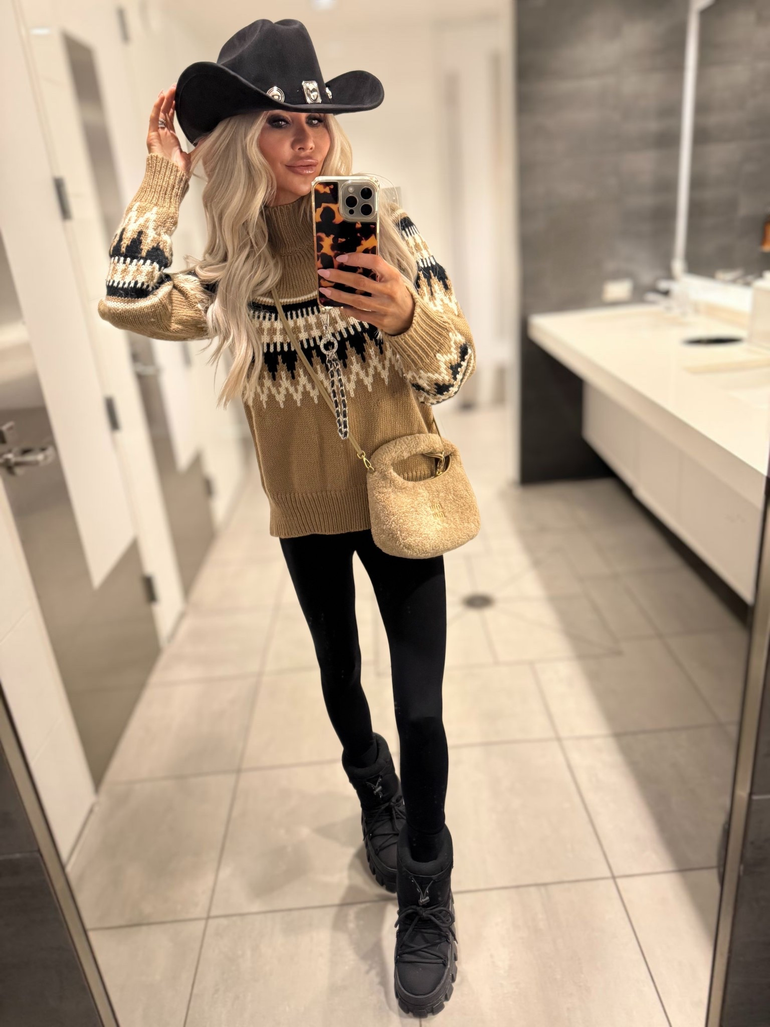 Fair Isle knits, western hats and Aspen ski ready—yes please! 🤠