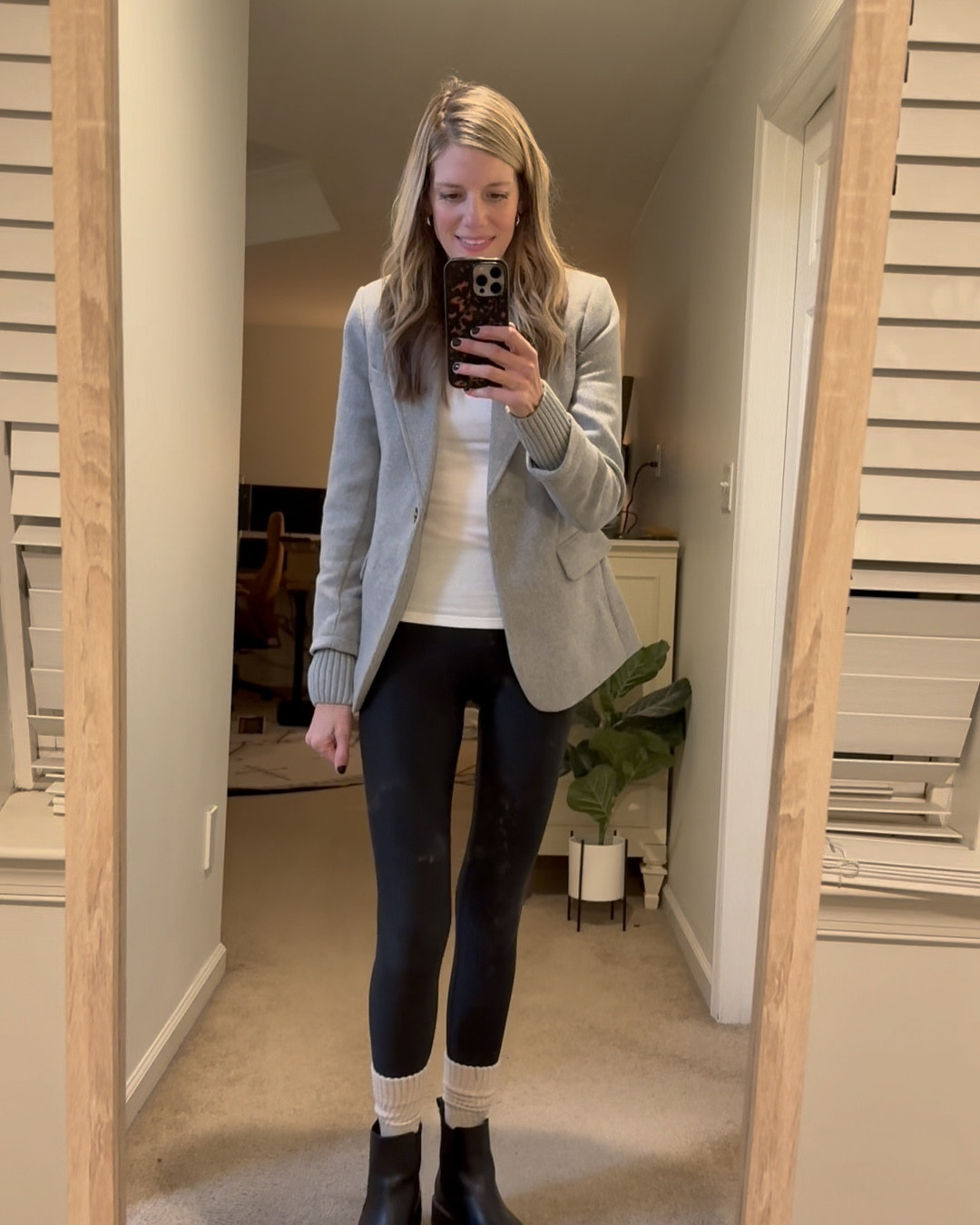 What never goes out of style?! Leggings and a blazer!! You will NOT regret this blazer purchase I promise you that!!! The quality and price and amazing and it also makes a perfect Christmas gift! 

#walmart #affordable #fashion #styleover30 #styleover40 



#LTKHoliday #LTKFindsUnder50 #LTKOver40