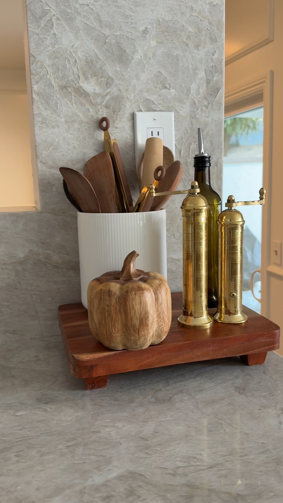 Simple fall kitchen decor 🤎 Mixing wood, brass & neutral accents for a cozy, timeless vibe
🤌🏻🍂

#FallKitchenDecor #NeutralFallDecor #CozyFallVibes #KitchenStyling #LTKHome #LTKFall #LTKDecor #CountertopDecor

#LTKHome #LTKU #LTKSeasonal