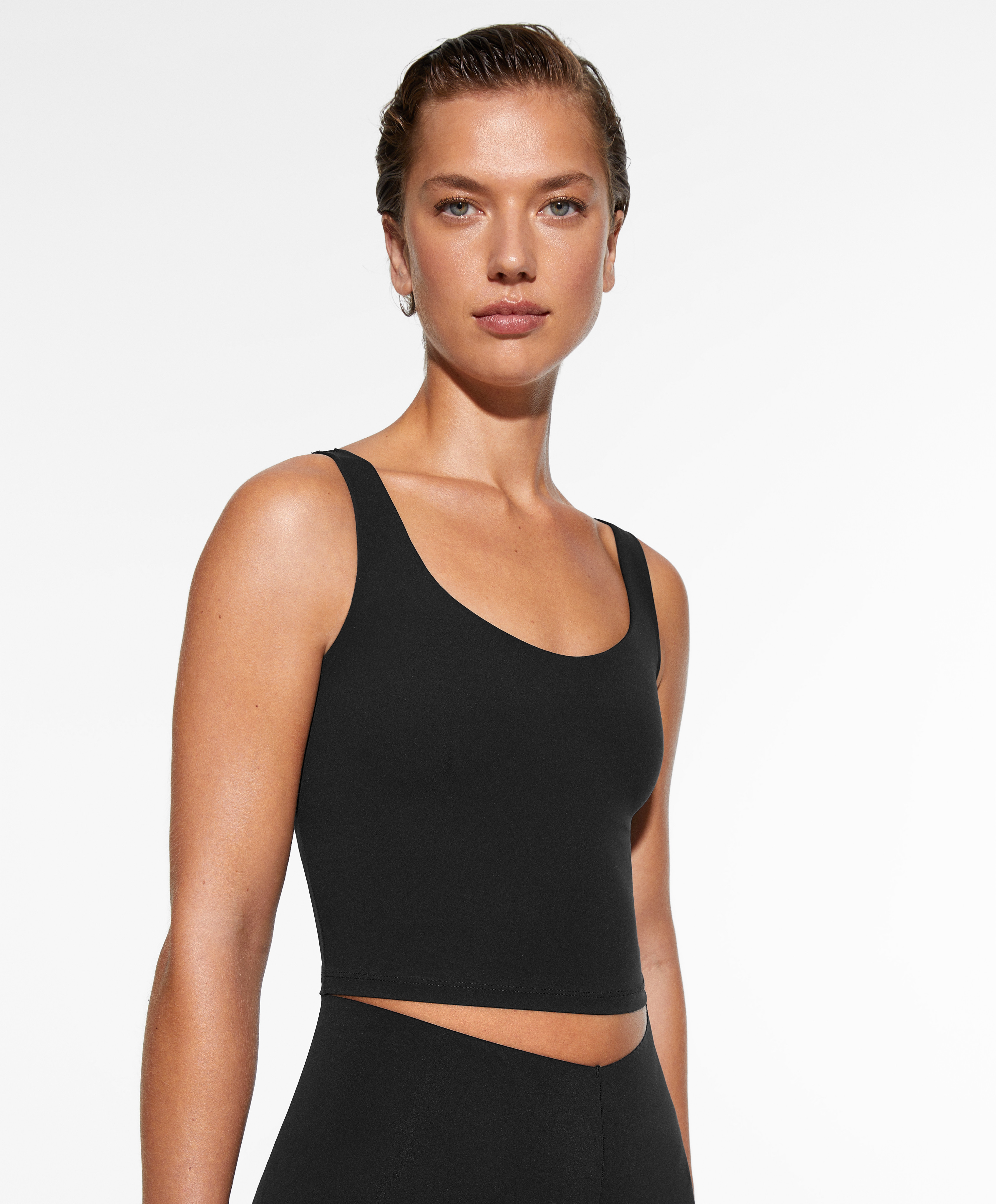 Light touch tank top with cups | OYSHO España - Canarias / Spain - Canary Islands | OYSHO UK