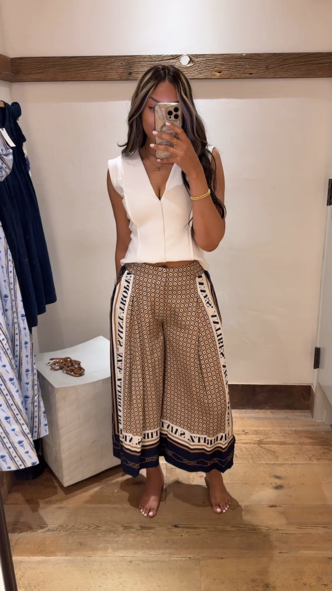 These cute Maeve Printed Pleated Culottes have a matching top that they did not have in store 😍 these bottoms were a little big (size small) so I’m definitely ordering them in an XS and the matching swing top because this as a matching set is a must! The material also feels amazing 💫

Anthro Anthropologie finds culottes pants resort wear vacation cruise wide leg luxe flowy summer outfit spring outfit matching set navy tropical 

#LTKootd