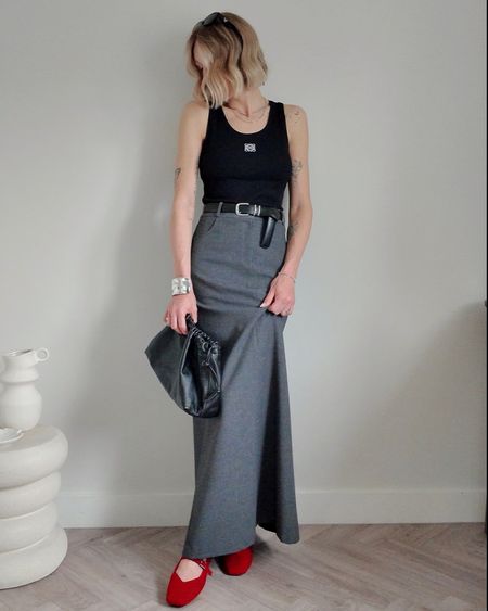 Red Mary Janes VIVAIA - 10% OFF 10CB

Loewe tank top
Frankie Shop Malvo grey maxi skirt
 Arket bag (old)

Maxi skirt outfit - Mary Jane shoes 

