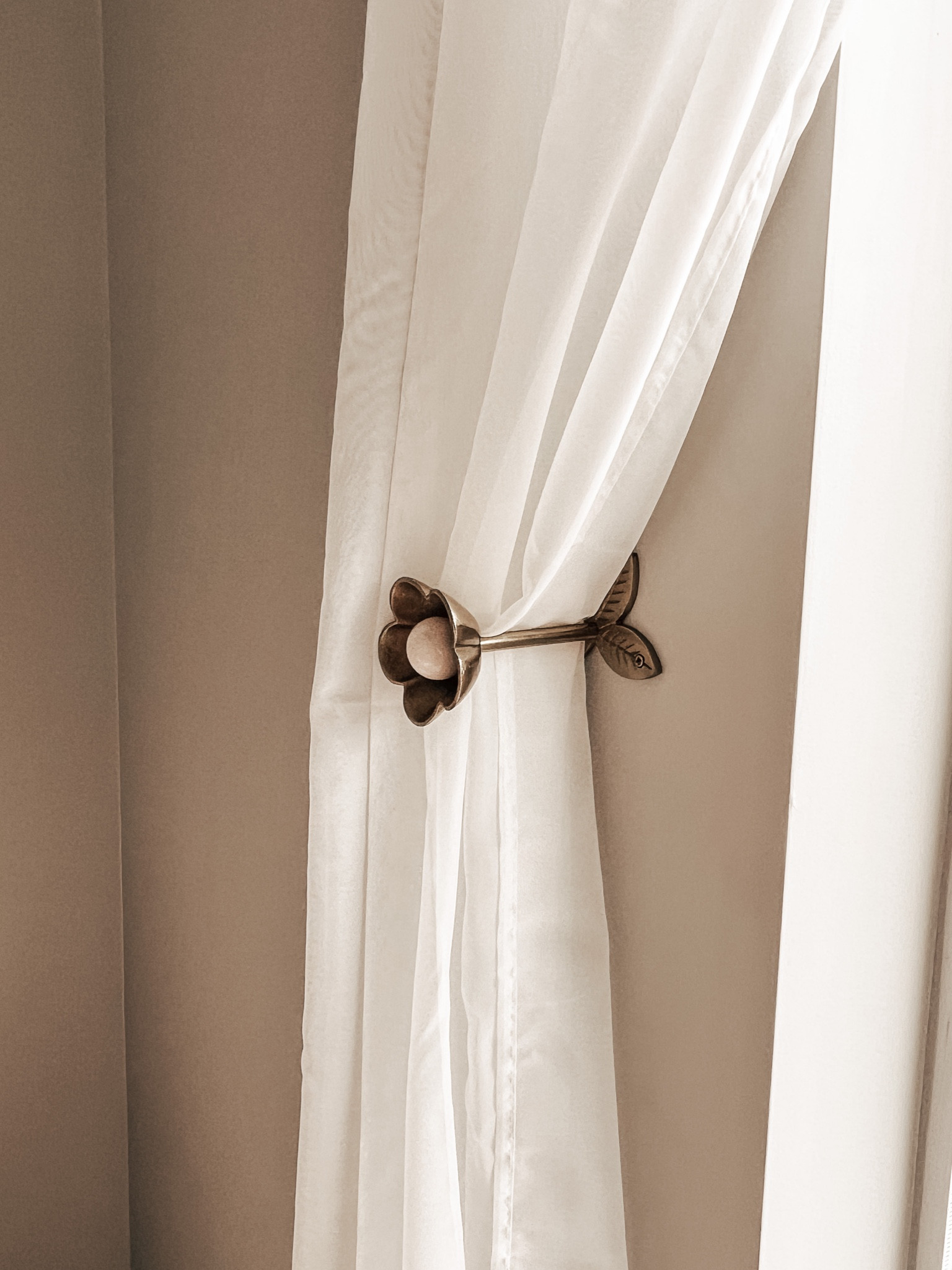 Put up my curtains today, i love these little tiebacks! ✨🫶🏻