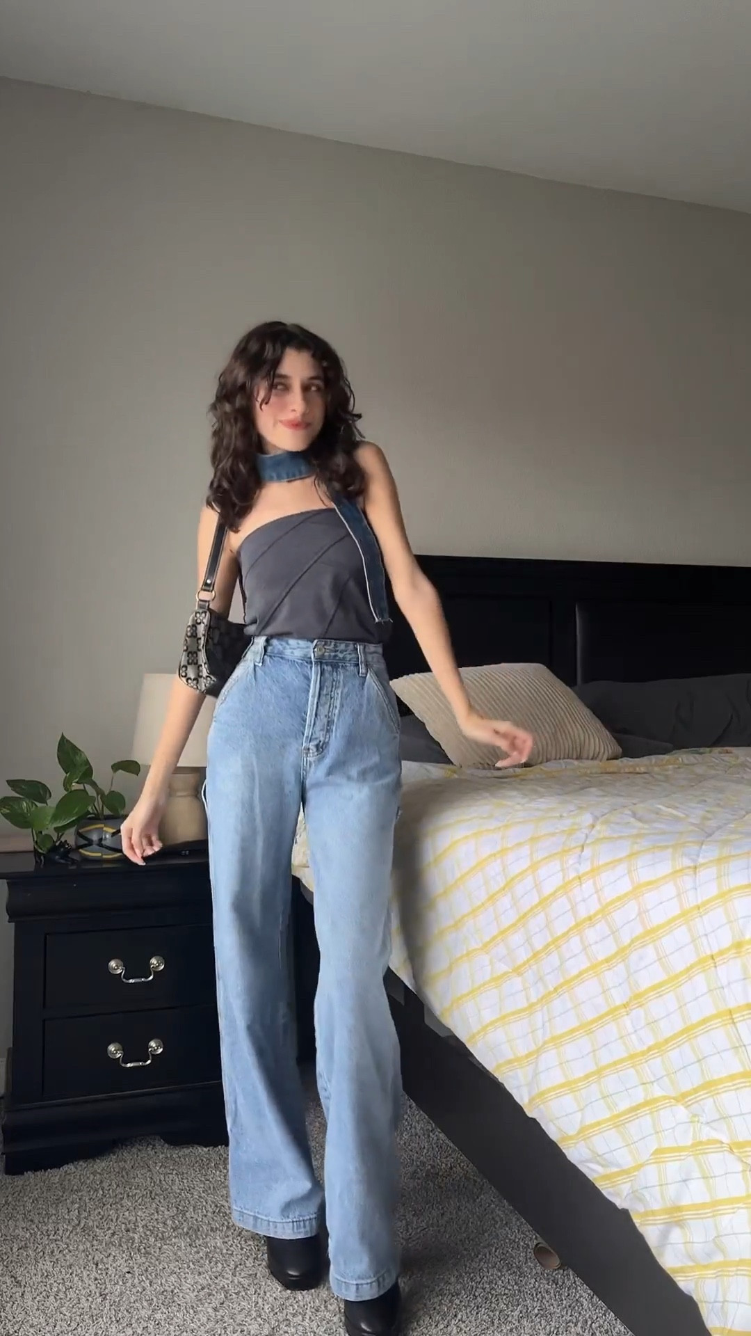 Beauty outfit con falda gris mas jeans 🌺💐

#LTKbeauty #LTKSpringSale #LTKSeasonal