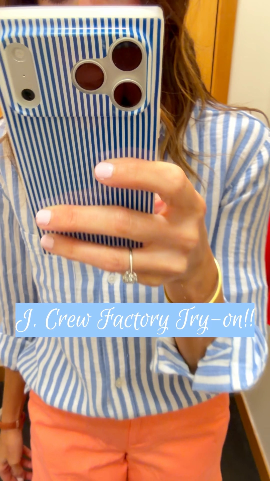 Quick try on at @jcrewfactory today and found some really cute pieces, all on sale!
Sizing info:
Coral shorts, size 2 (sized down 1)
Striped shirt, size small (TTS)
Red puffed sleeve top, small (TTS)
White flare denim, size 25 (TTS)
White shell, size M (sized up one for length)
Blue and white Lizzie pants, size 26 (went for the petites so they were cropped)
Denim ruffle top, small (TTS)