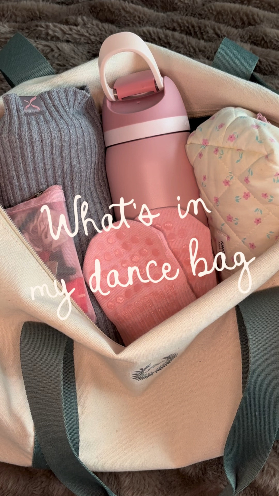 Dance bag reset 🦢

Grippy socks. Leg warmers. Hydration. A little journal for choreography notes. A mini beauty pouch for post class glow.

Everything I keep in my ballet + hot sculpt bag is linked here on LTK — from my tote to my studio essentials.

Perfect for Pilates girls, ballet core lovers, and anyone romanticizing their workout routine.

#LTKfitnessgoals #LTKActive #LTKselfcare