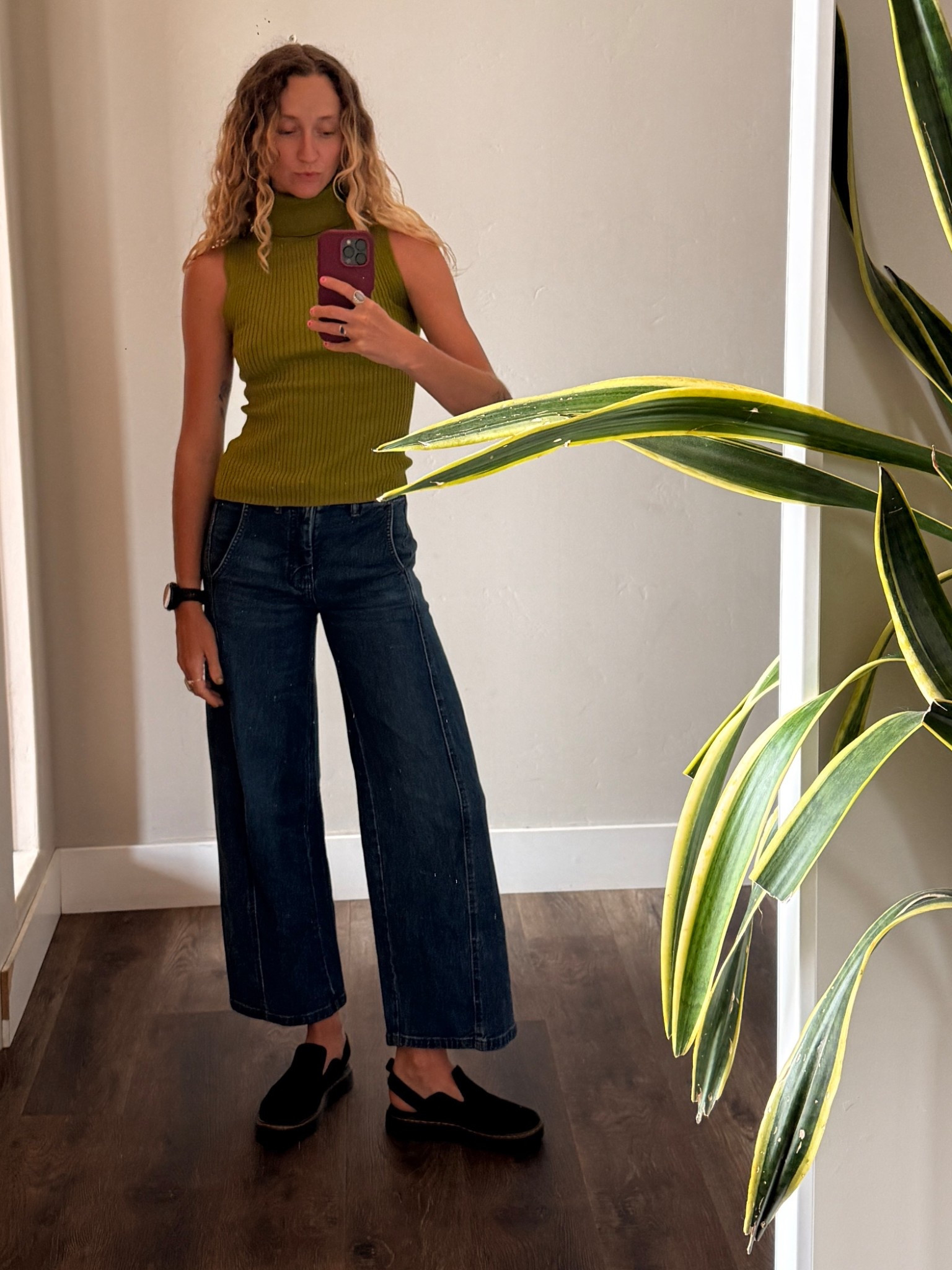 So in love with these jeans + this top. The color is so so good. So ideal for spring! 