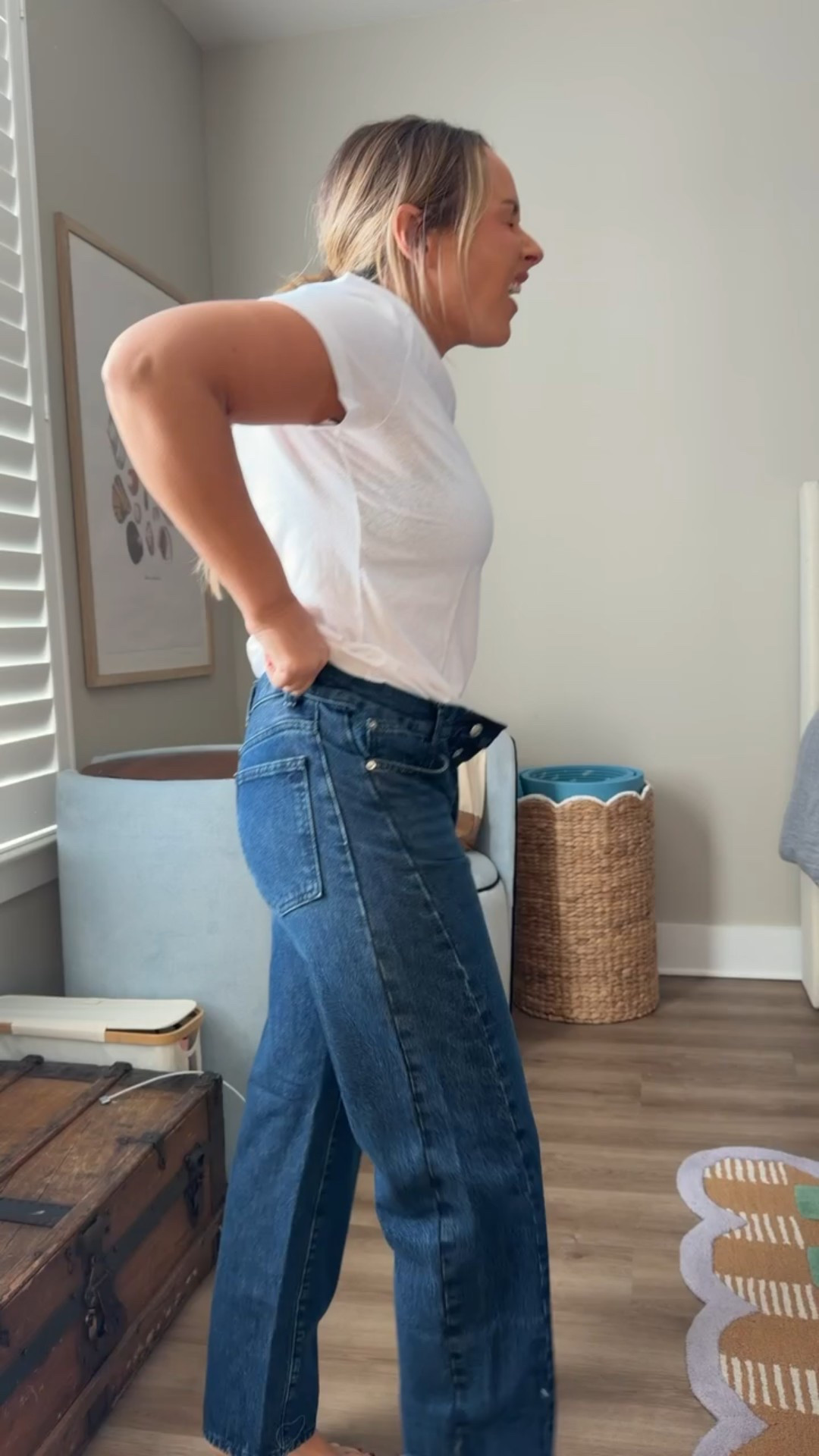 Not every pair of jeans is meant to fit — and that’s not a reflection of your body.
Tried them on, didn’t love them, folded them up, and moved on.
No spiraling. No “I’ll keep them just in case.”

Just a gentle reminder that the jeans should fit you, not the other way around 🤍
Comment “JEANS” and I’ll send you a link to all of my favorite denim from this year — the ones that actually fit my body best 👖✨

If this resonated, send it to someone who needs the reminder today.