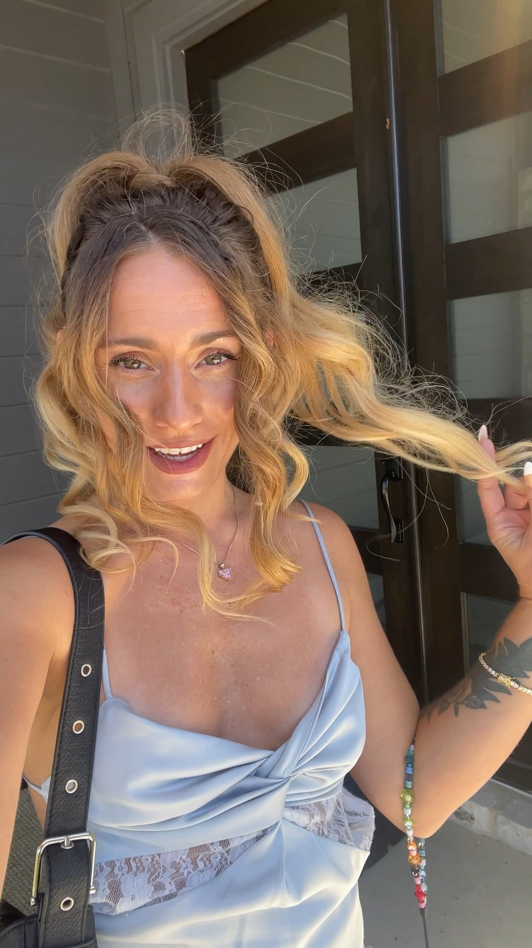 I’m on vacation & it’s HOT so here’s a quick messy curly ponytail tutorial for you 🩵☺️ 

My dress is linked on my LTK in bio :) 


#hairtutorial #ponytailhairstyles #longhairstyles #vacationhair 

#LTKNYFW #LTKBacktoSchool #LTKStyleTip