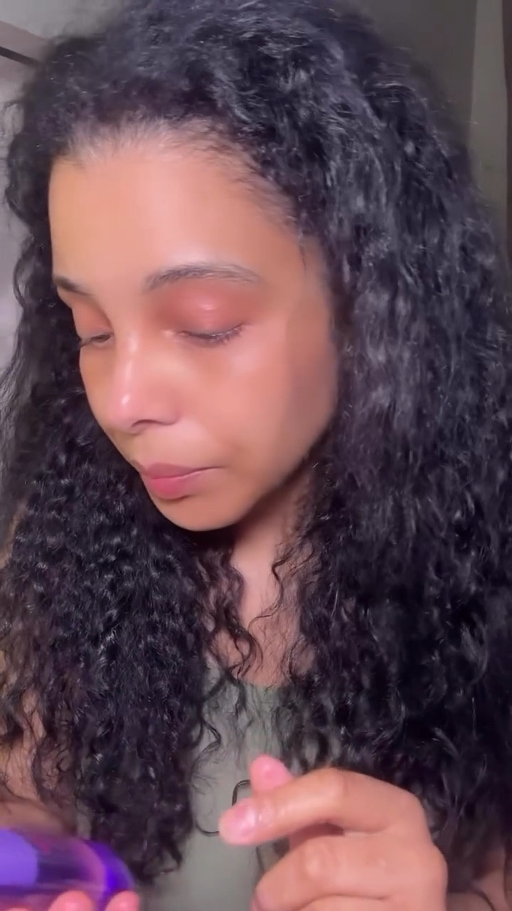El Wonder Water Hyaluron Plump de L’Oréal no es acondicionador… es un tratamiento EXPRESS ✨

✔️ Hidrata profundamente✔️ Elimina el frizz✔️ Deja el pelo suave y con brillo✔️ Efecto “relleno” (más volumen y vida)

⏱️ Solo 8 segundos y listo

Cómo lo uso:Después del shampoo → aplico → masajeo → enjuago

Si tu pelo está seco o maltratado… NECESITAS esto 💁🏽‍♀️

#cabellosano #hairtok #pelobrillante #hidratarcabello #lorealelvive haircaretips frizzfree pelohermoso ruti

#LTKdayinmylife #LTKstorytime #LTKmomlife