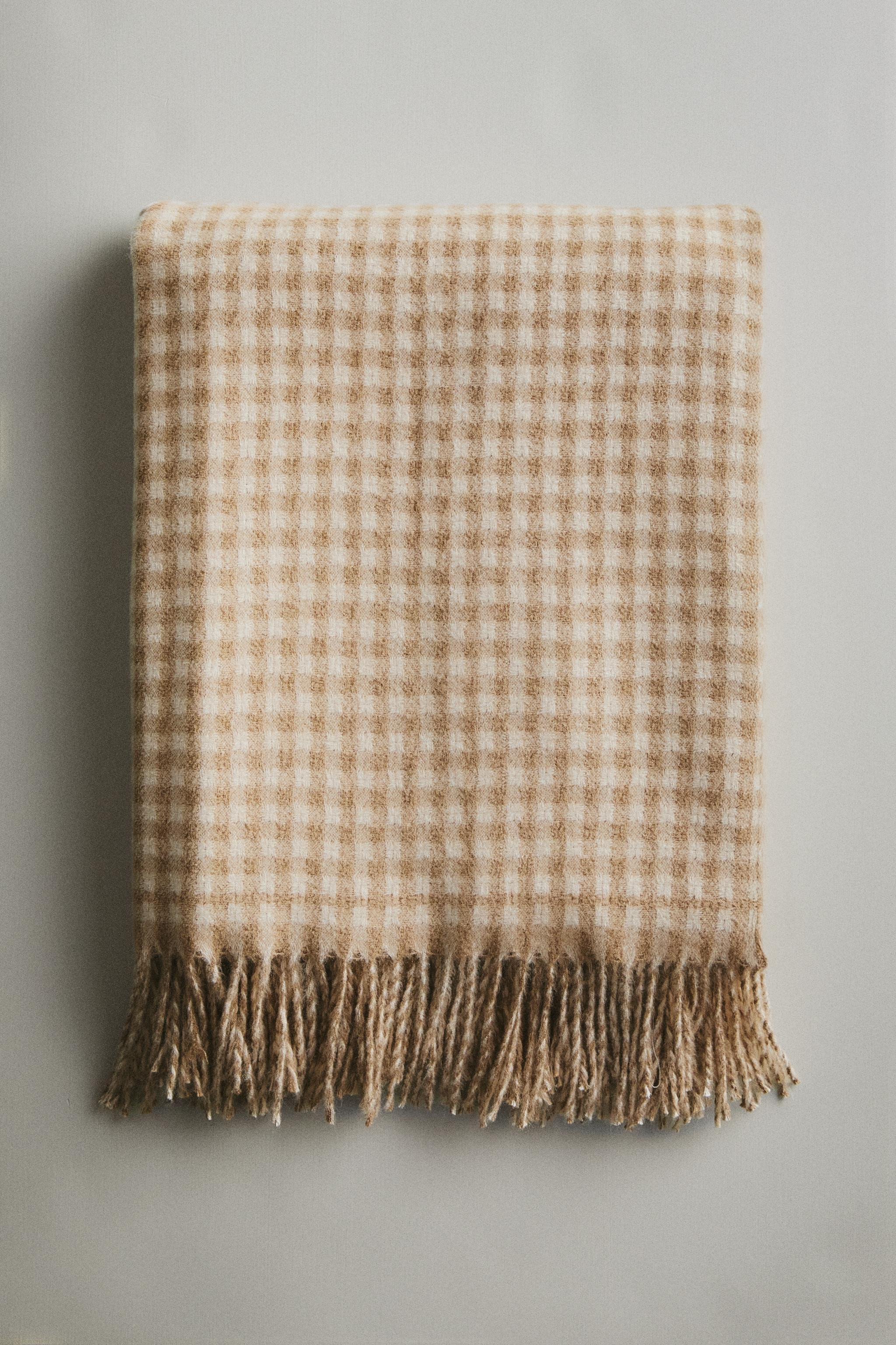 CHECK BLANKET WITH FRINGING | Zara US