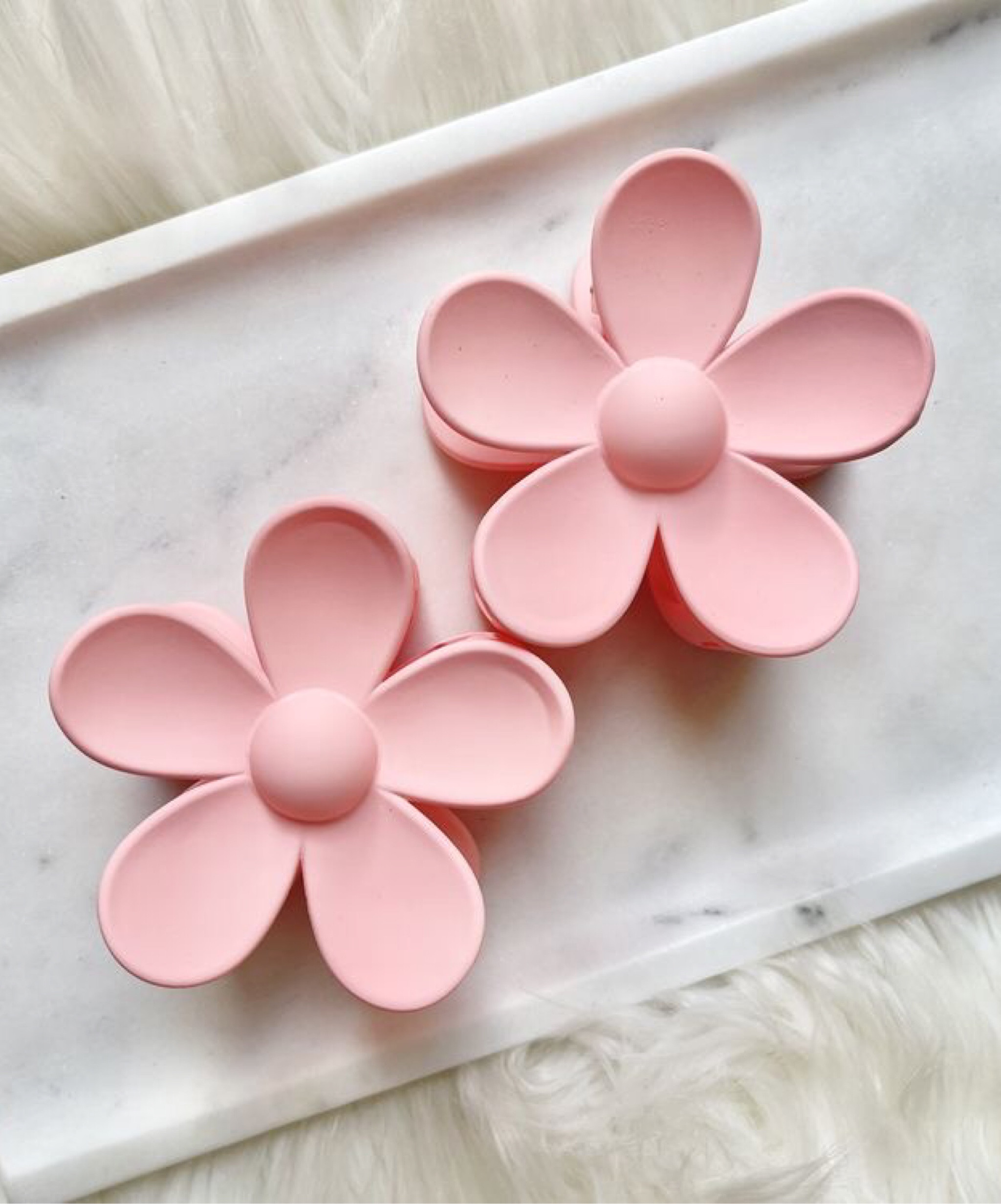 The best hair clips for every hairstyle. I got so many compliments from matching the colors with my outfits. 

They’re perfect for back to school, wedding guest outfits, beach vacations, or fun events!


#LTKstyletip #LTKBacktoSchool #LTKwedding