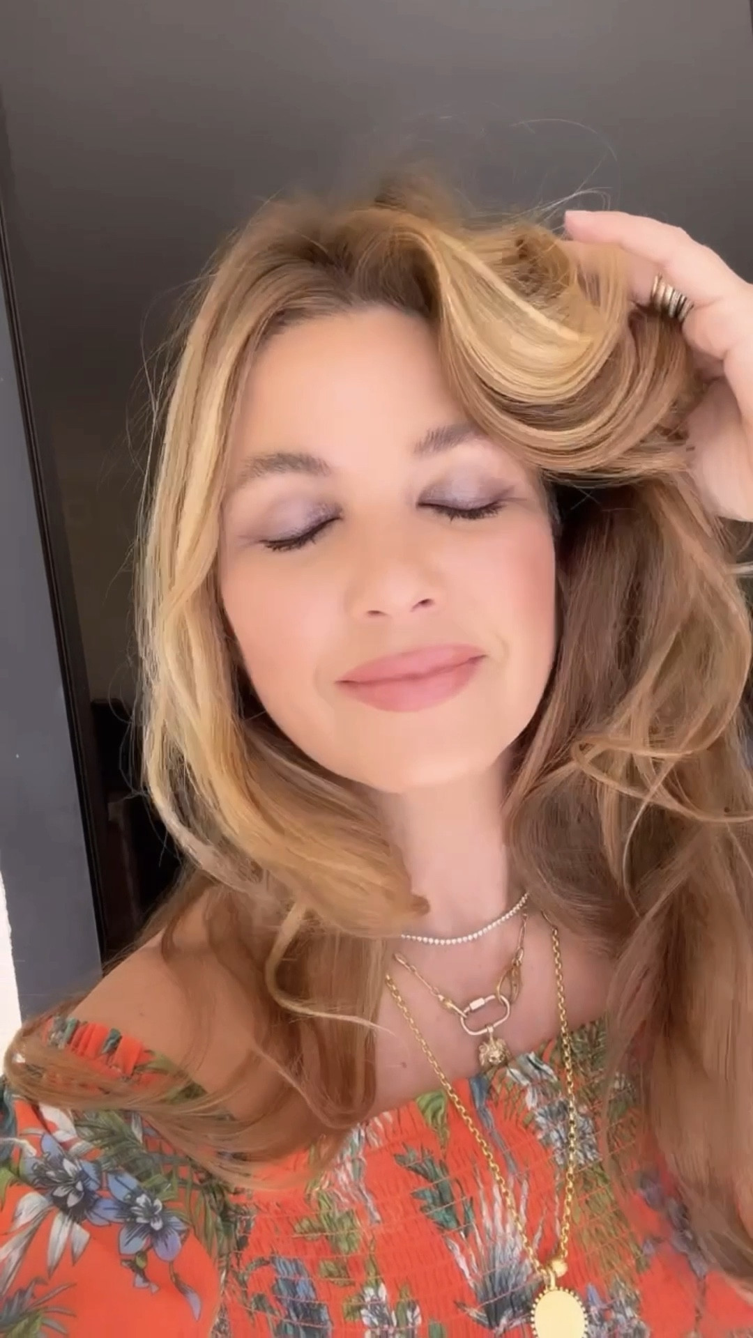 Suqqu, Suqqu s/s 2023, Japanese makeup, eyeliner, blush, eyeshadow palette, foundation, lip gloss, treatment wrapping lip, spring makeup launches 

The latest from SUQQU in action 👄⚡️
Foundation: one pump of 035
Blush: 103, NADESHIKOZOME
105, SHIROZORA
Eyeshadow: 122, HARUKAZEZOME
Eyeliner: 04, BORDEAUX
Lips: 01, SUKEZAKURA
05, YURUSHIIRO

Jeans: 26
Top: small

#LTKbeauty #LTKGiftGuide #LTKFind