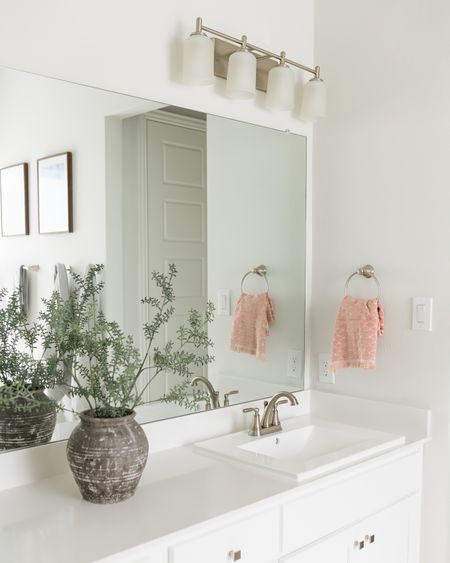 Modern Style Master Bathroom


Master bathroom  bathroom  bathroom decor  bathroom organization  bathroom inspo  mirror  sink  faux plant  hand towel 

#LTKhome #LTKstyletip
