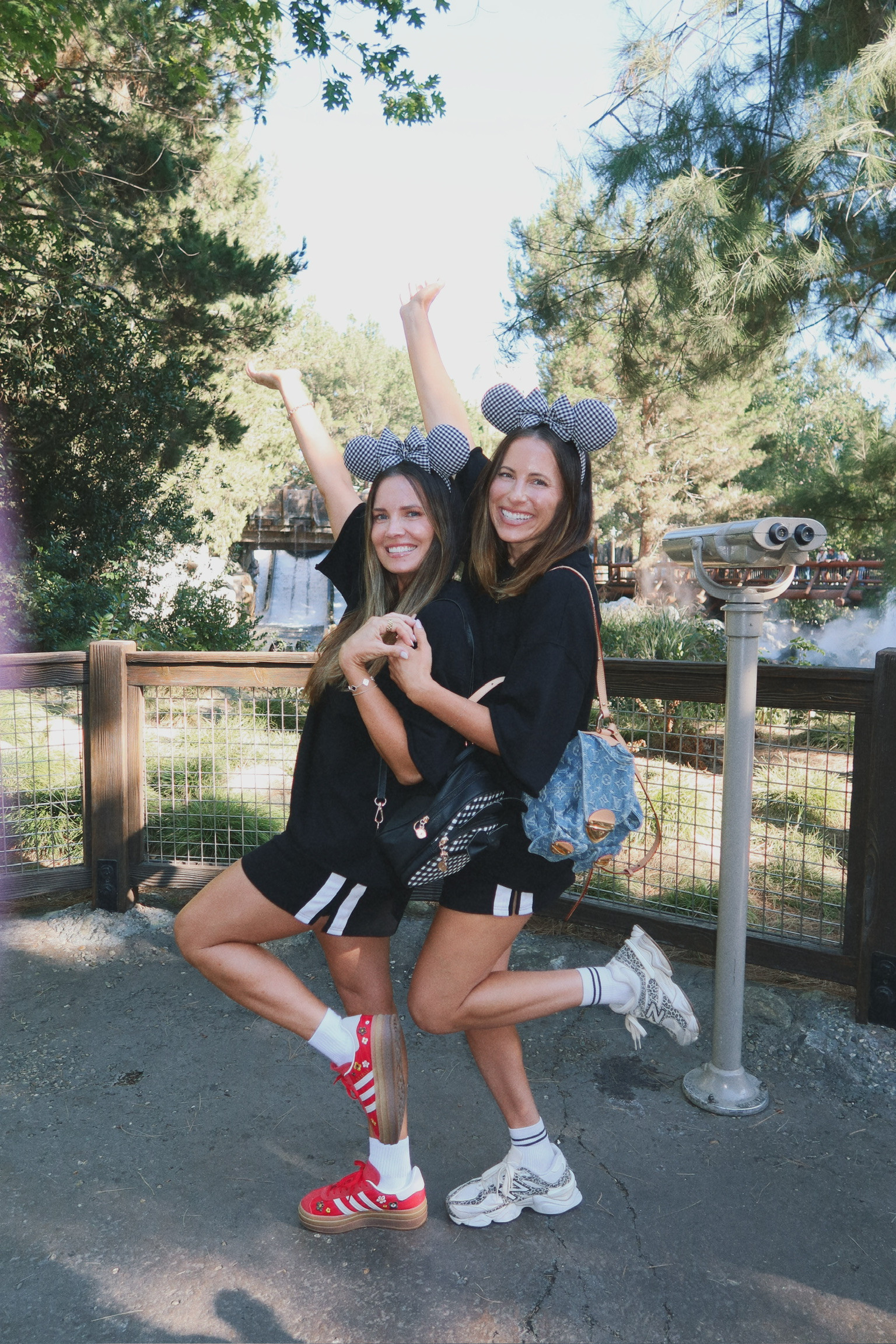 We love Disney 👯‍♀️❤️ linking a similar set from Amazon!

disney outfits, disneyland, disney world, mickey ears, matching set, casual outfits, california, britt horton  

 #LTKootd #LTKTravel