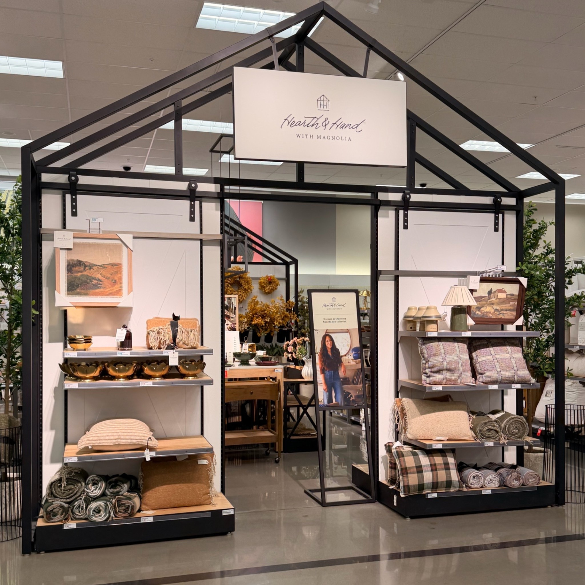 Hearth & hand new arrivals at @Target 🍁

#hearthandhand #targethome #targetfalldecor #newattarget #homefinds #targethearthandhand #home #kitchenfalldecor #throwpillows #fallcandles #cozyhomedecor #kitchendecor #falldecor #fallstyle

#LTKHome #LTKSeasonal #LTKdayinmylife