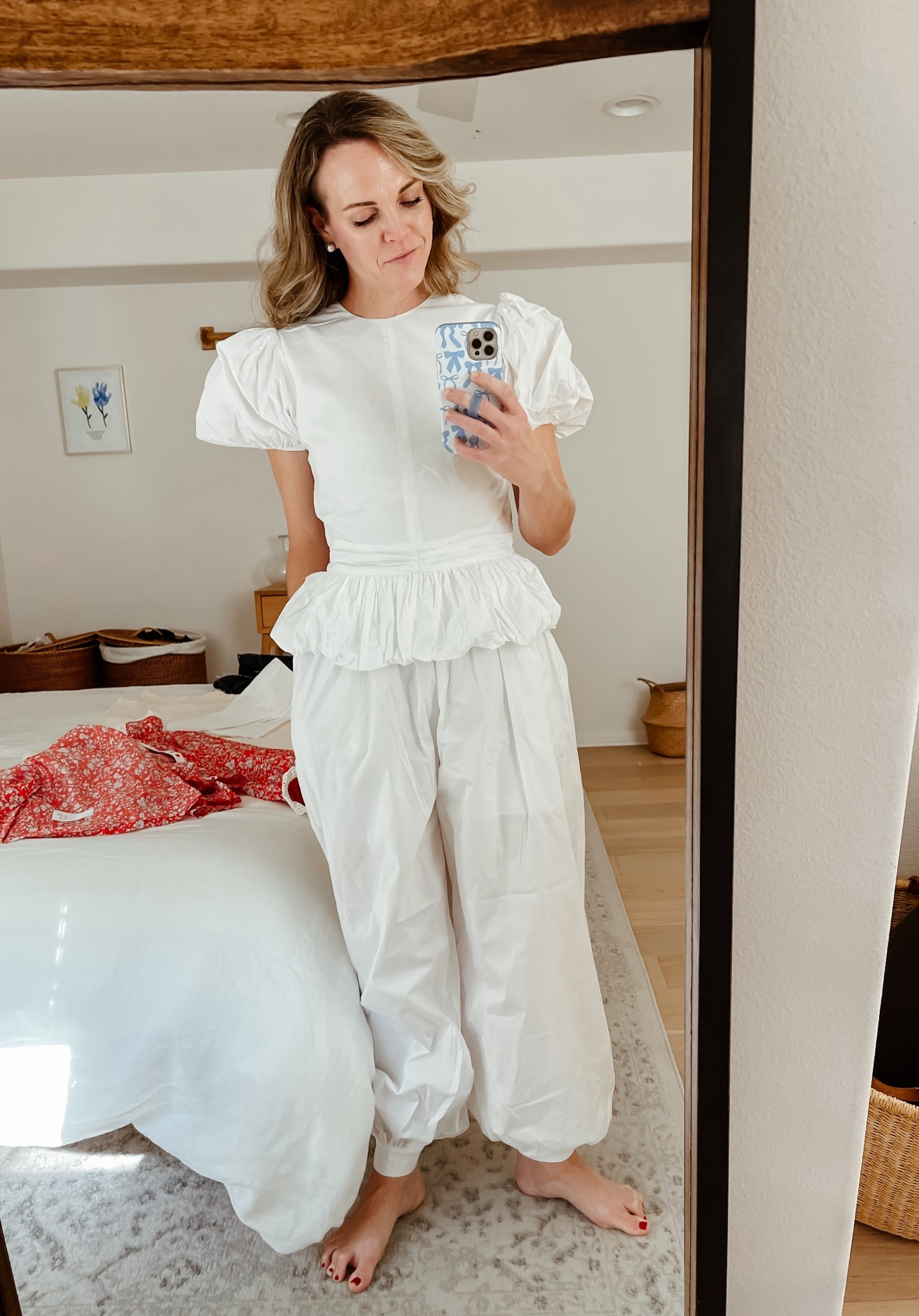 I’ve been eyeing this set since July and it’s finally available. Sadly I didn’t find it to be as flattering on my body. The pieces are so well-made and it is by far my favorite brand right now.
Wearing a 36 in both pieces. The pants definitely fit TTS, but the top ran a little big and I would have sized down. 