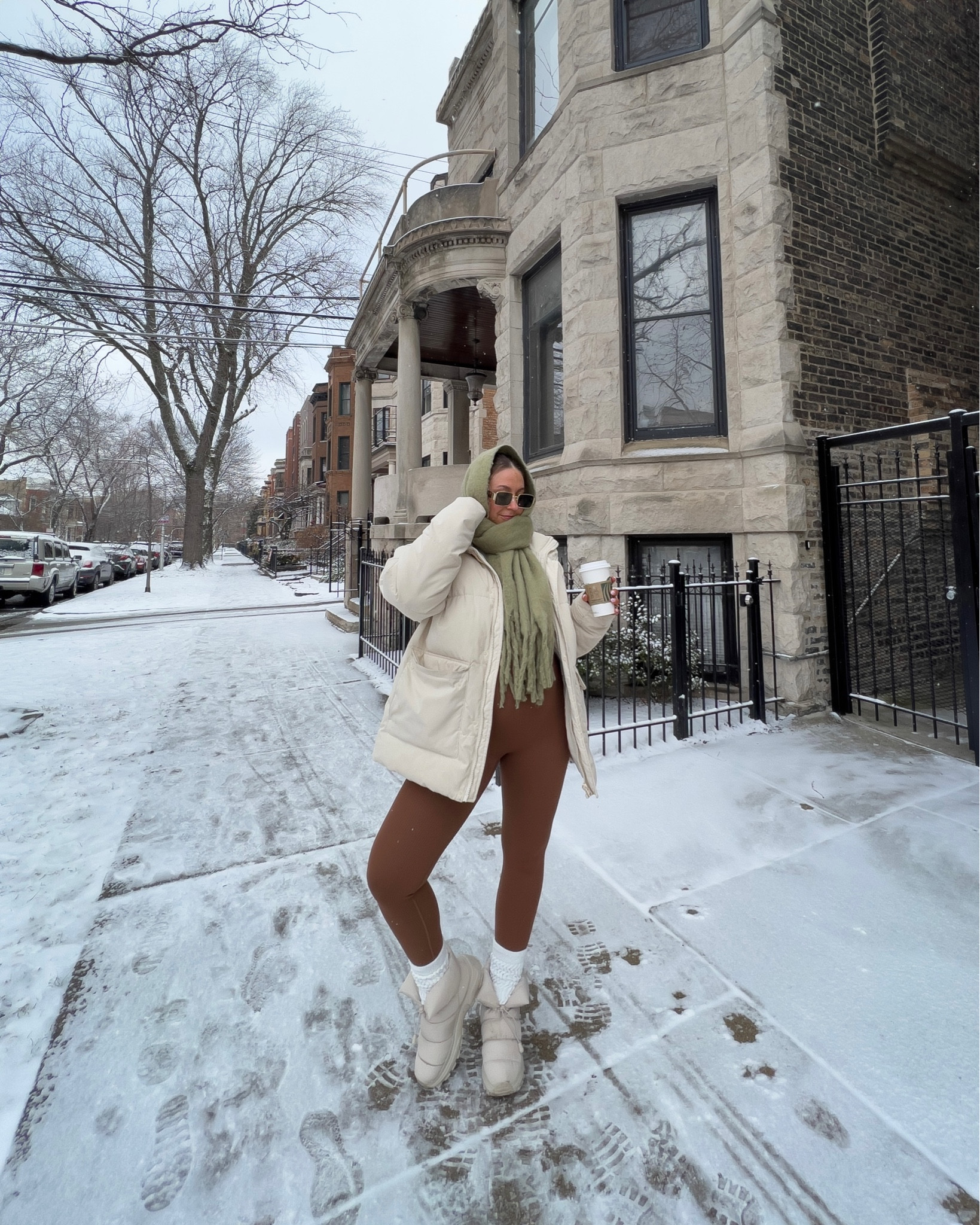 a little snowy Starbucks run - bump friendly Amazon finds 🤎☕️

#LTKunder50 #LTKbump #LTKfit