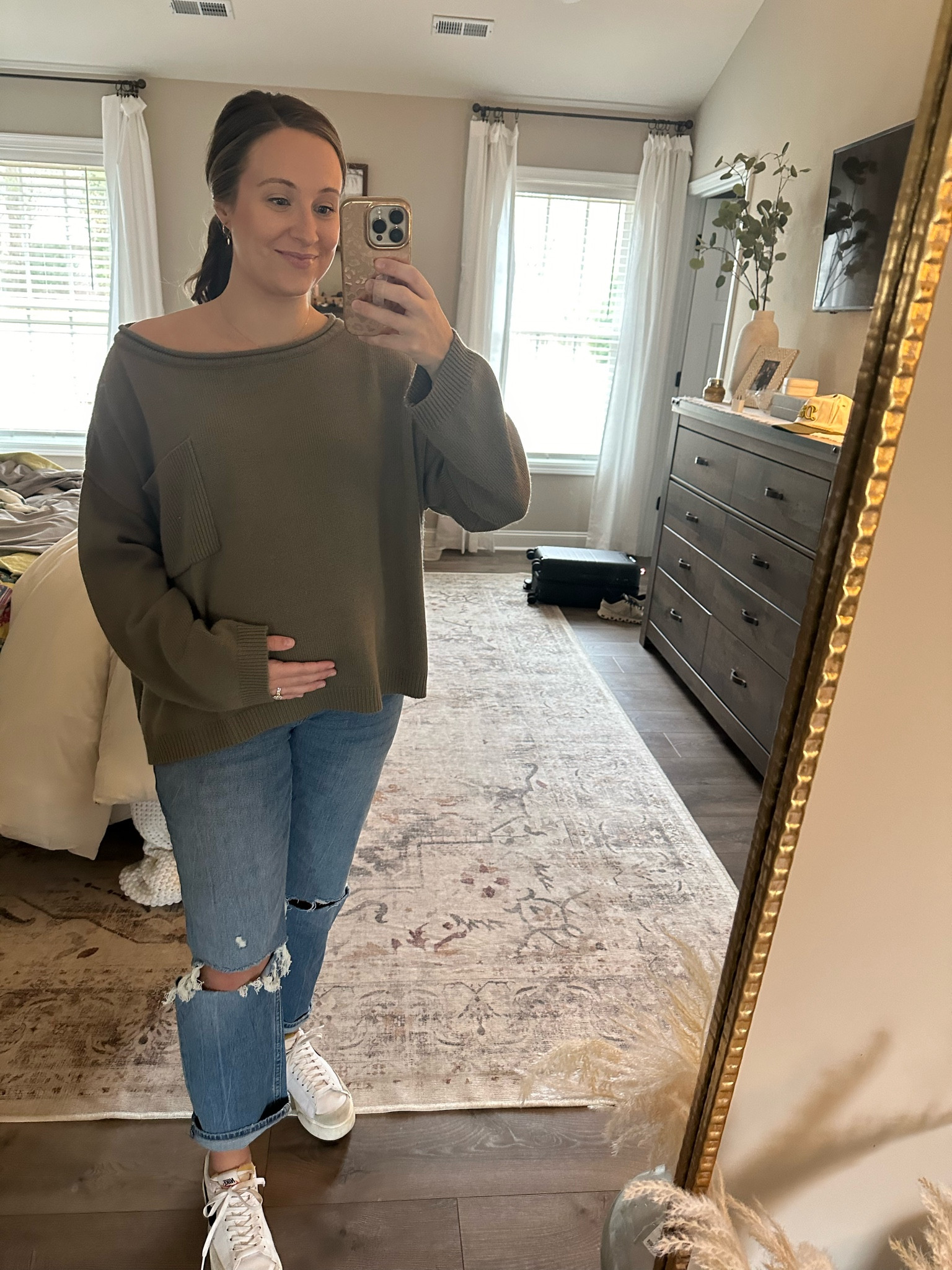 Absolutely loving my new maternity jeans from Abercrombie! I sized up 1 from my pre-pregnancy jean size 

#LTKbump