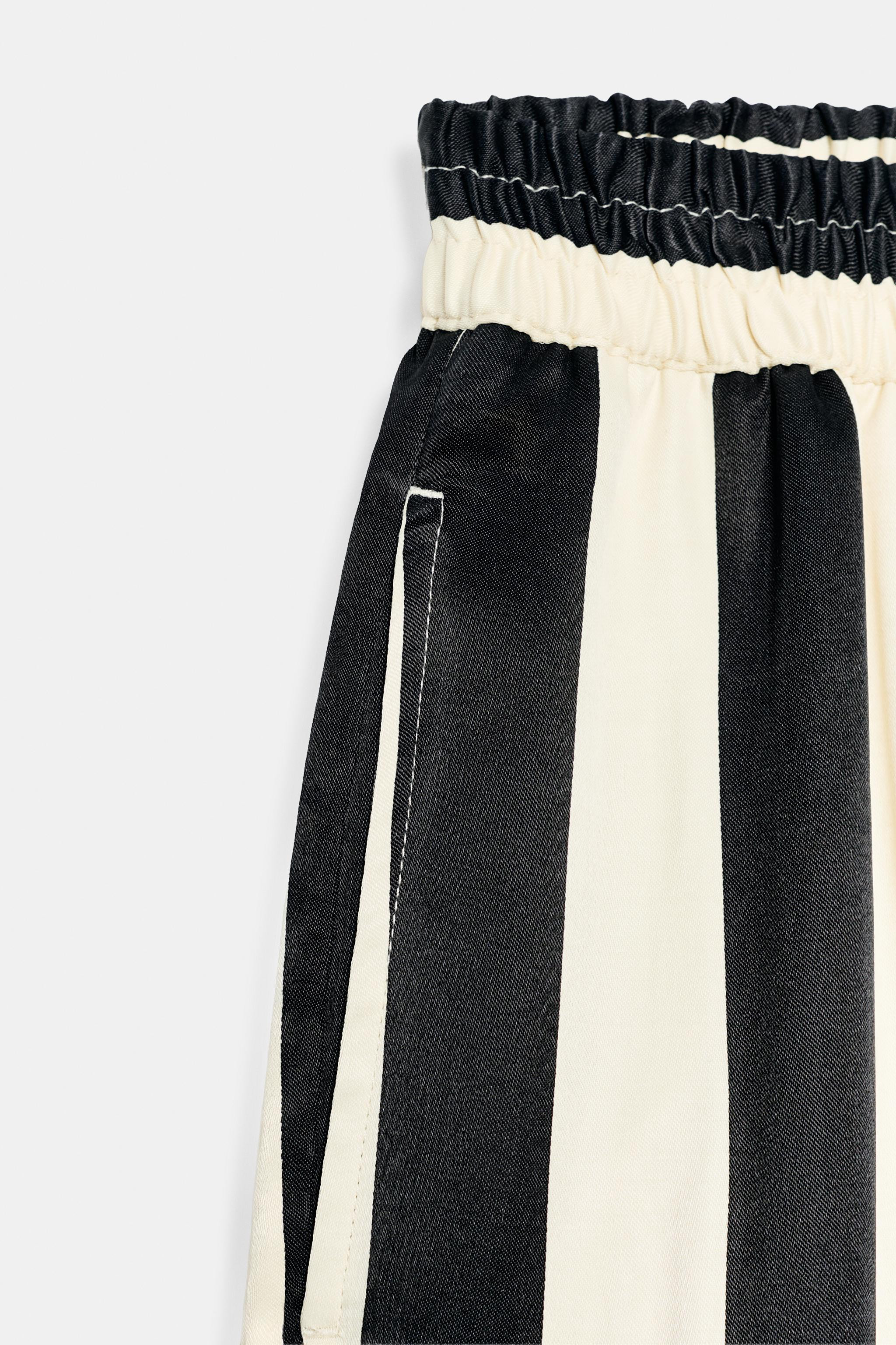 High-waisted pants with elastic waistband. Front pockets. Wide leg. | Zara US