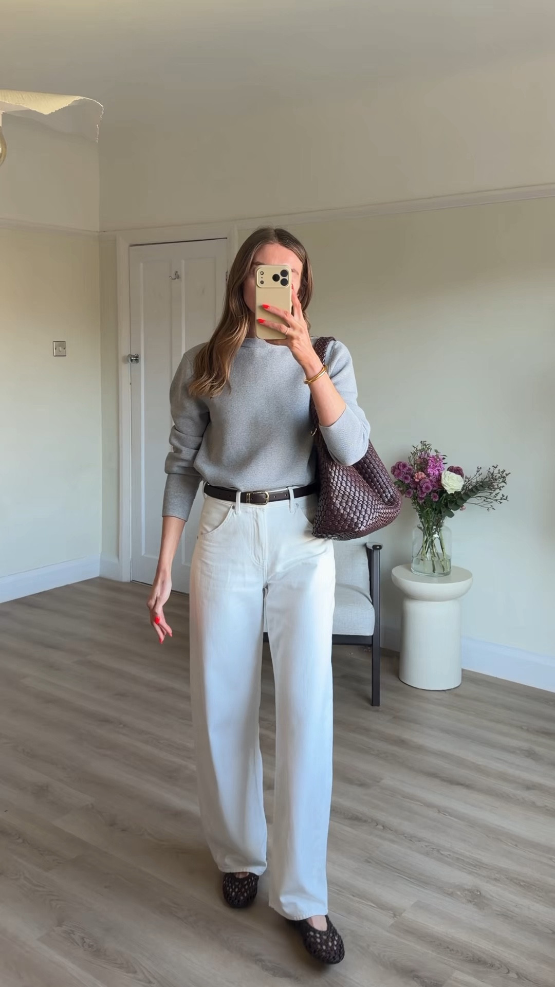 Outfit of the day - Spring outfit idea

Small in the grey Uniqlo sweater
23 31Leg in the Uniqlo curve jeans
I’m 5ft 6
Next shoes - I can’t link on here
Dune bag - large size in burgundy
Belt is from COS but I bought in the sale at Xmas so no longer available so similar linked 



White jeans, spring outfit, new season