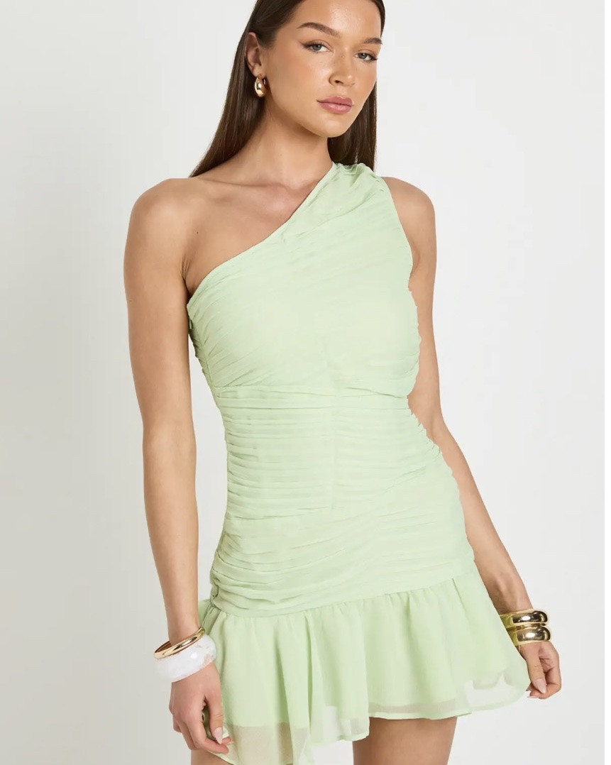 Flattering ruched detailing
Elegant chiffon fabric
Trendy one shoulder design
Fit and flare silhouette
Perfect for going out
Description
Asymmetric one-shoulder design for a contemporary silhouette
Flattering ruched detailing across the bodice and waist
Lightweight chiffon fabric with elegant draping
Playful mini length with feminine flounced hem
Figure-enhancing fit that accentuates your natural curves
Make an entrance in this striking chiffon mini dress that combines modern asymmetry with classic ruching. The one-shoulder design creates a bold statement while the carefully placed ruching works to flatter your silhouette. The lightweight chiffon fabric moves beautifully with you, making it ideal for dancing the night away. Style with statement gold jewellery as shown for maximum impact - stack bracelets and add hoop earrings for a coordinated look. Complete your ensemble with strappy heels and a compact clutch for nights out in the city. This versatile piece transitions effortlessly from cocktail bars to club settings, ensuring you stand out for all the right reasons. The flounced hem adds a touch of playfulness to this otherwise sophisticated silhouette, creating the perfect balance for your next night out.
@boohoo

#LTKSaleAlert #LTKdayinmylife #LTKU