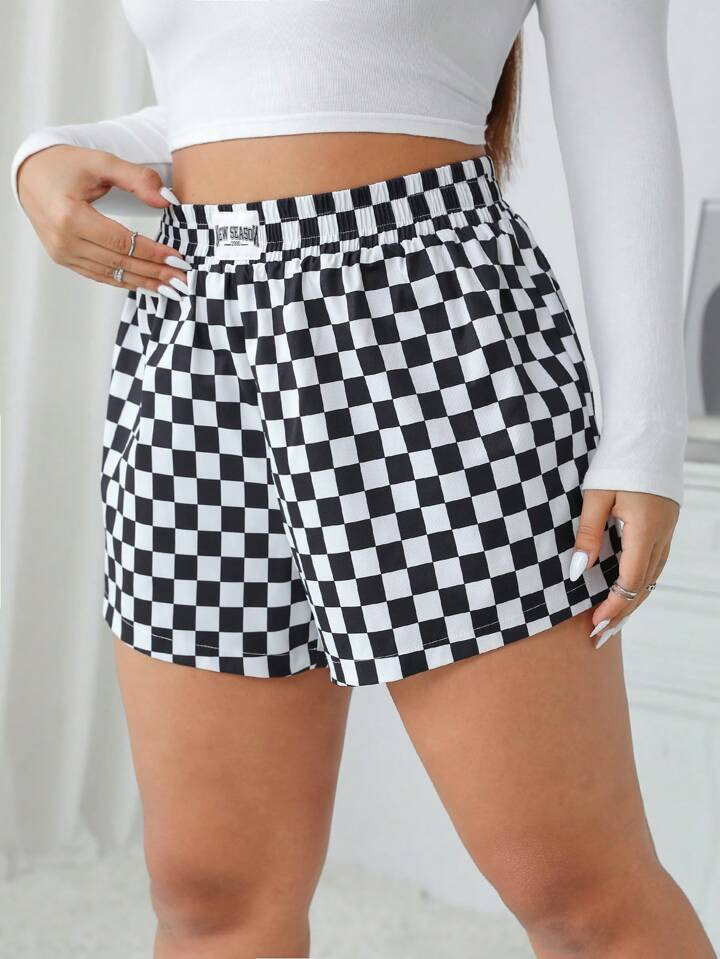 SHEIN EZwear Plus Size Casual Checkerboard Print Waistband Hem Shorts | SHEIN