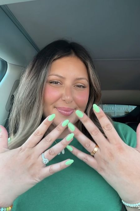 Green nails
Like green nails
Nail inspo 
Gel nails 


#LTKVideo #LTKSeasonal #LTKBeauty