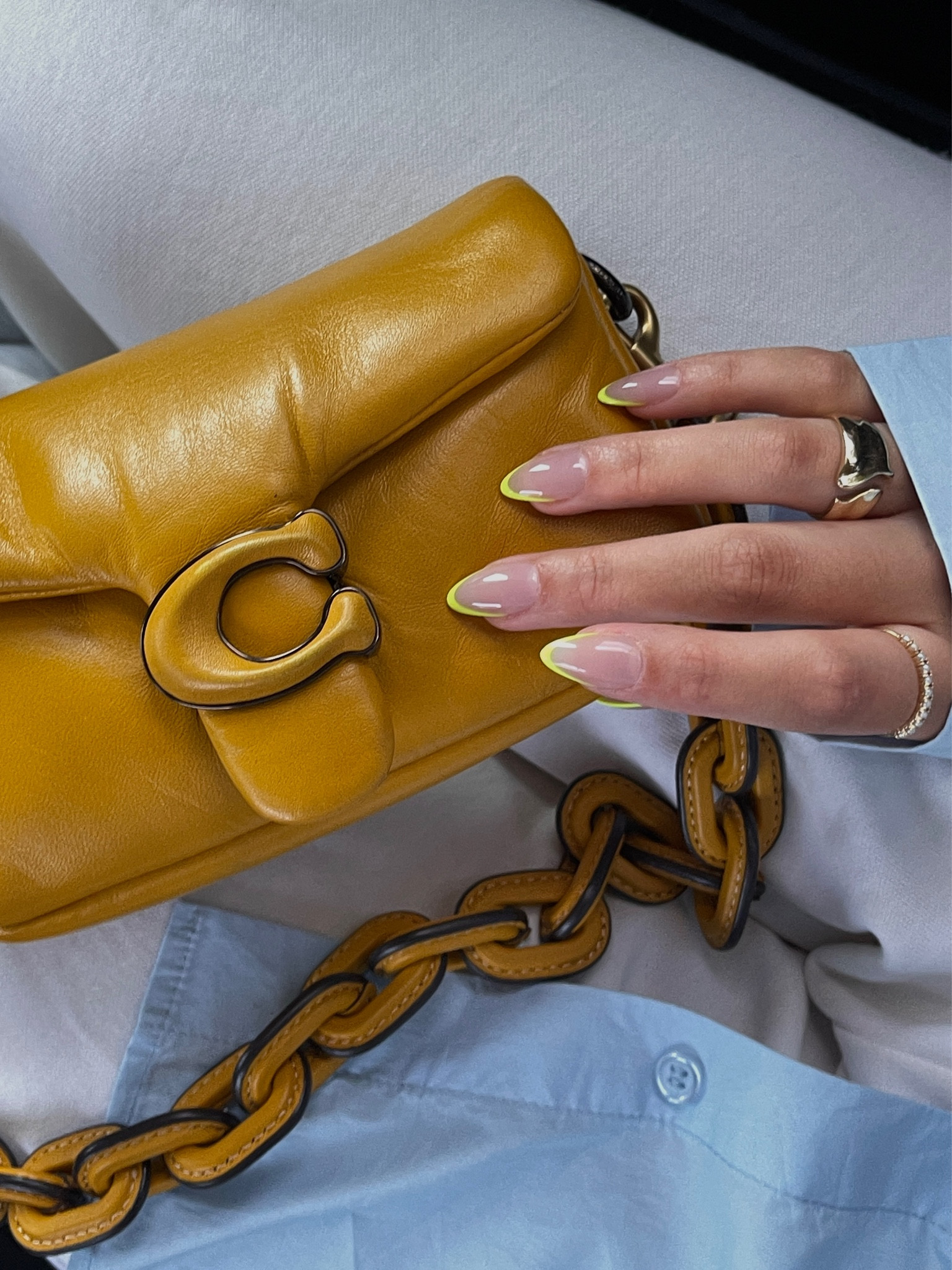 love a pop of color for spring 🌻