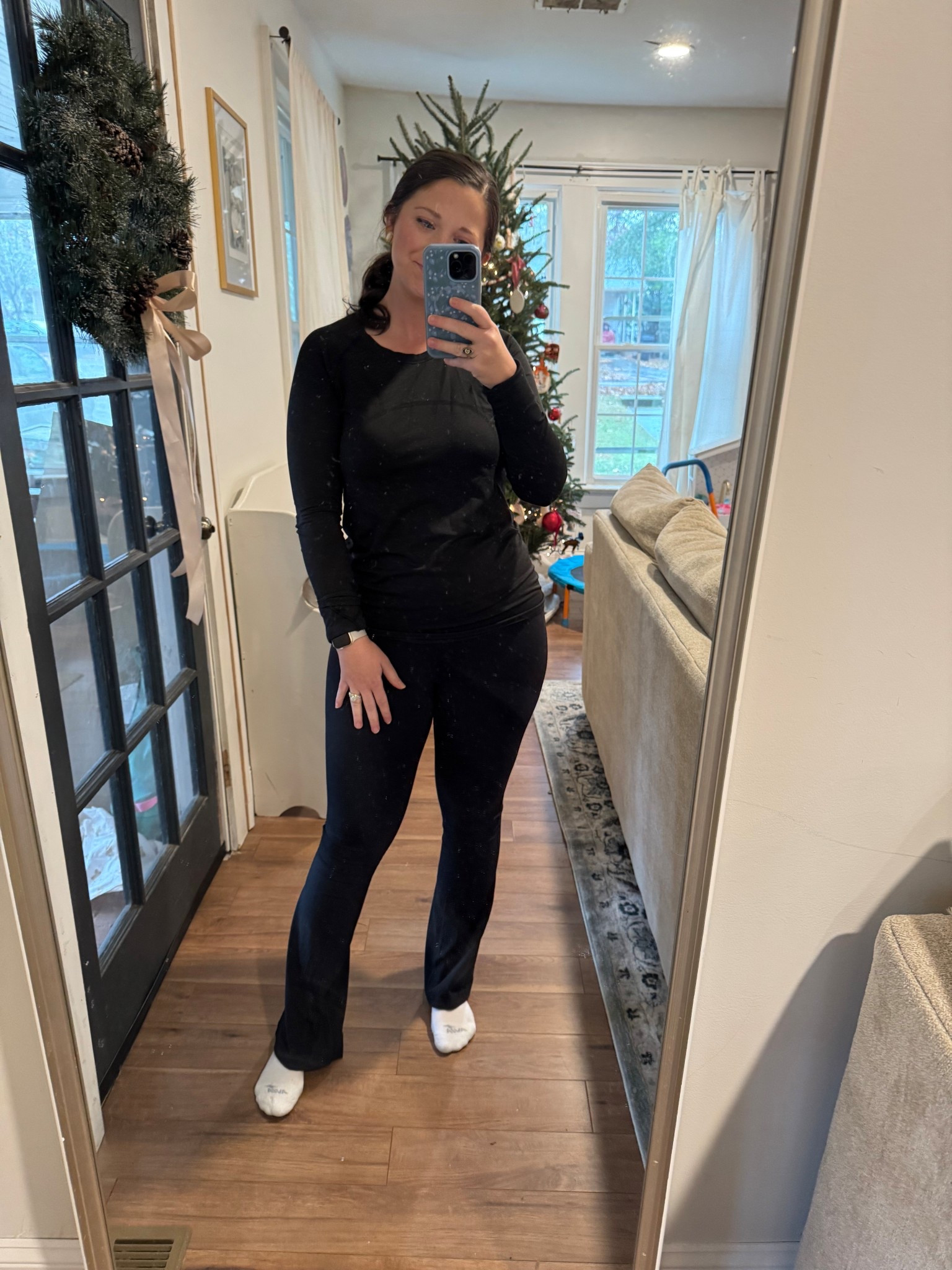 All black outfit. Flare yoga pants. Athletic workout outfit 