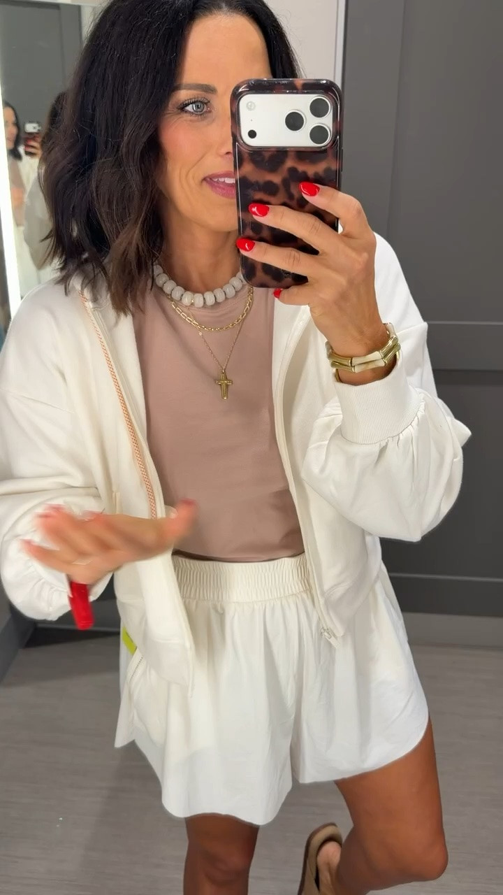 The neutral athleisure outfit I keep reaching for. So comfy and so cute. 🤍

Size XS
5’3” for reference

#TargetStyle #TargetFinds #TargetFashion #AthleisureStyle #NeutralOutfit #EverydayStyle #ComfyOutfit #LTKStyle #LTKCreator #TargetRun